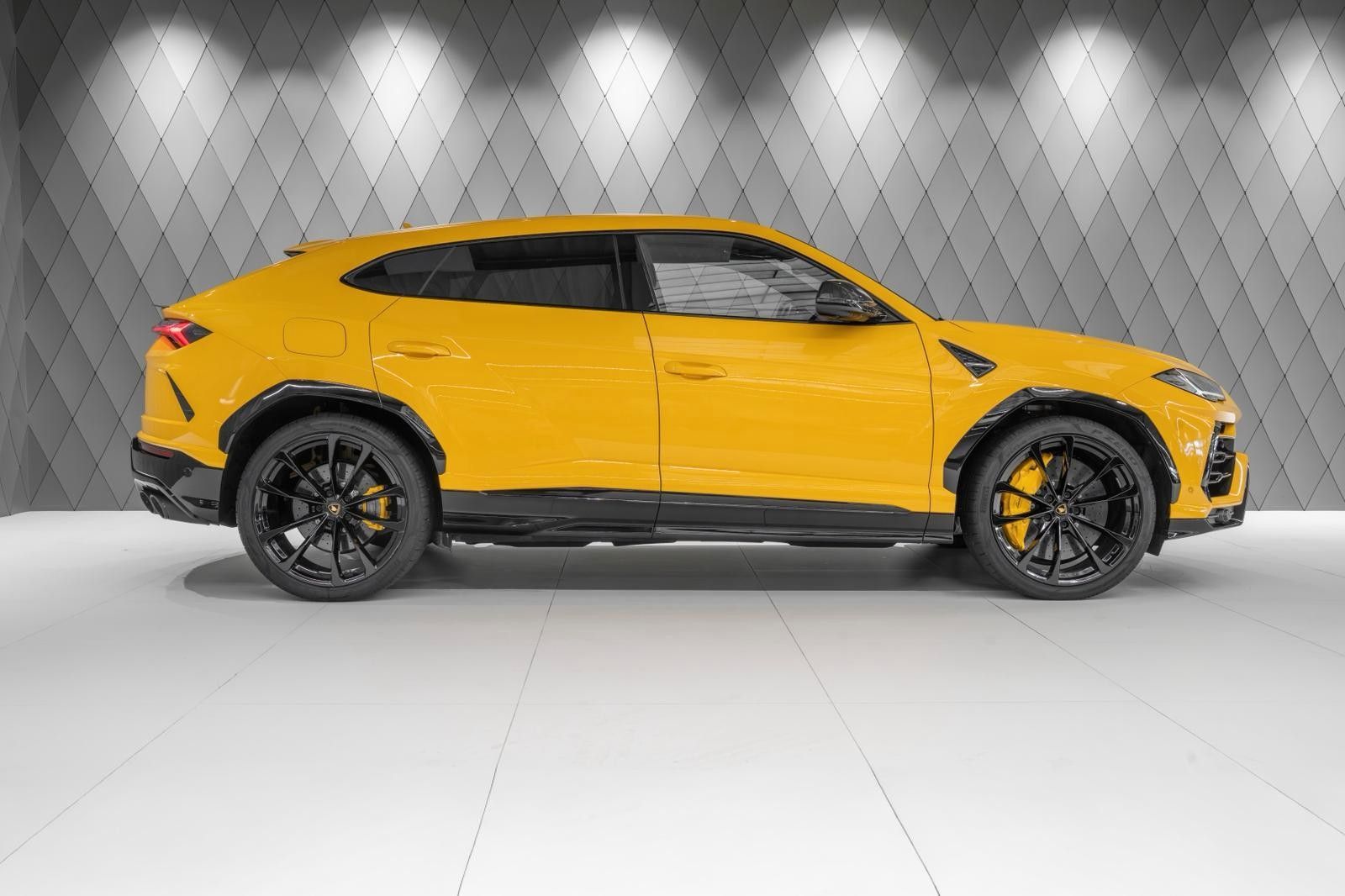 Lamborghini Urus 4.0 V8 S YELLOW BLACK YELLOW PANO B&O foto 3