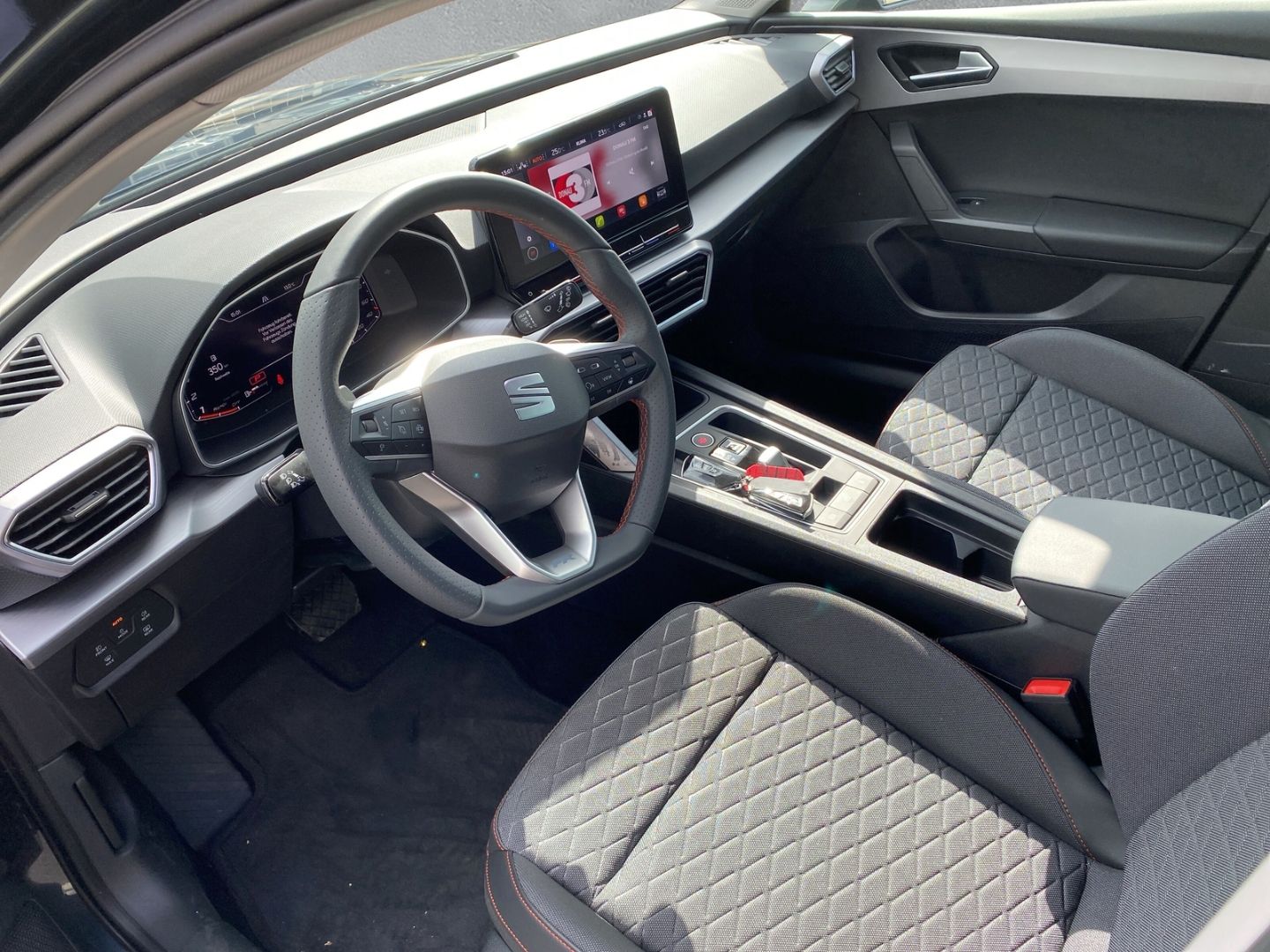 Fahrzeugabbildung SEAT Leon Sportstourer FR 2.0 TDI EU6d Navi Digitales