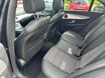 Fahrzeugabbildung Mercedes-Benz E 350 d Lim. 4Matic AMG Line Pano 20"