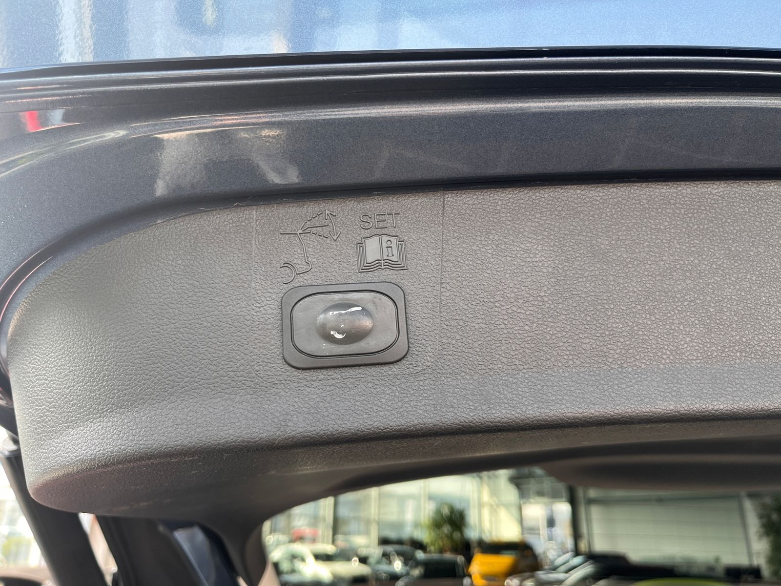 Fahrzeugabbildung Ford Kuga Titanium 4x4 AHK CARPLAY NAV DAB SHZ