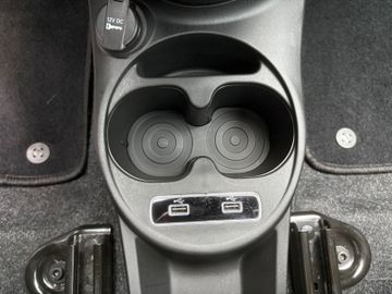 Fahrzeugabbildung Fiat 500 Mild Hybrid Temp. Dab Klima CarPlay PDC uvm