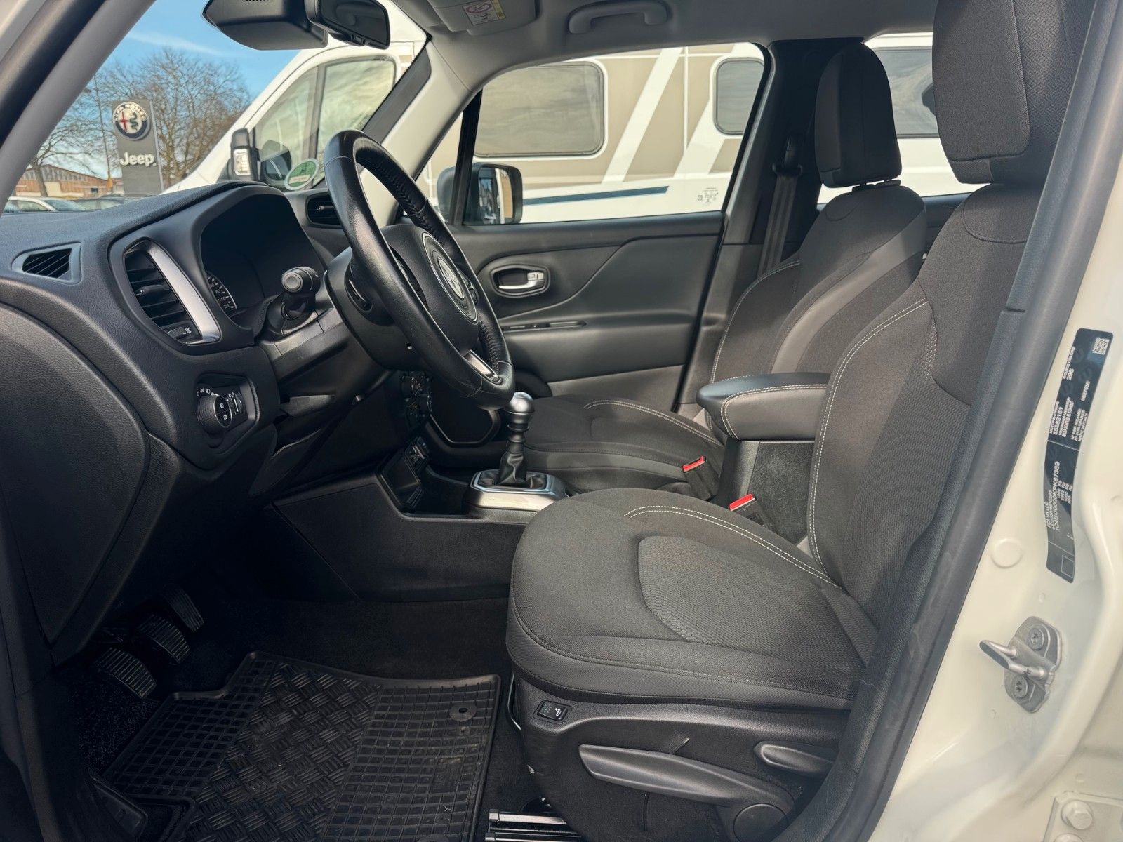 Fahrzeugabbildung Jeep Renegade Limited 120 PS Navi LED AHK Dachträger