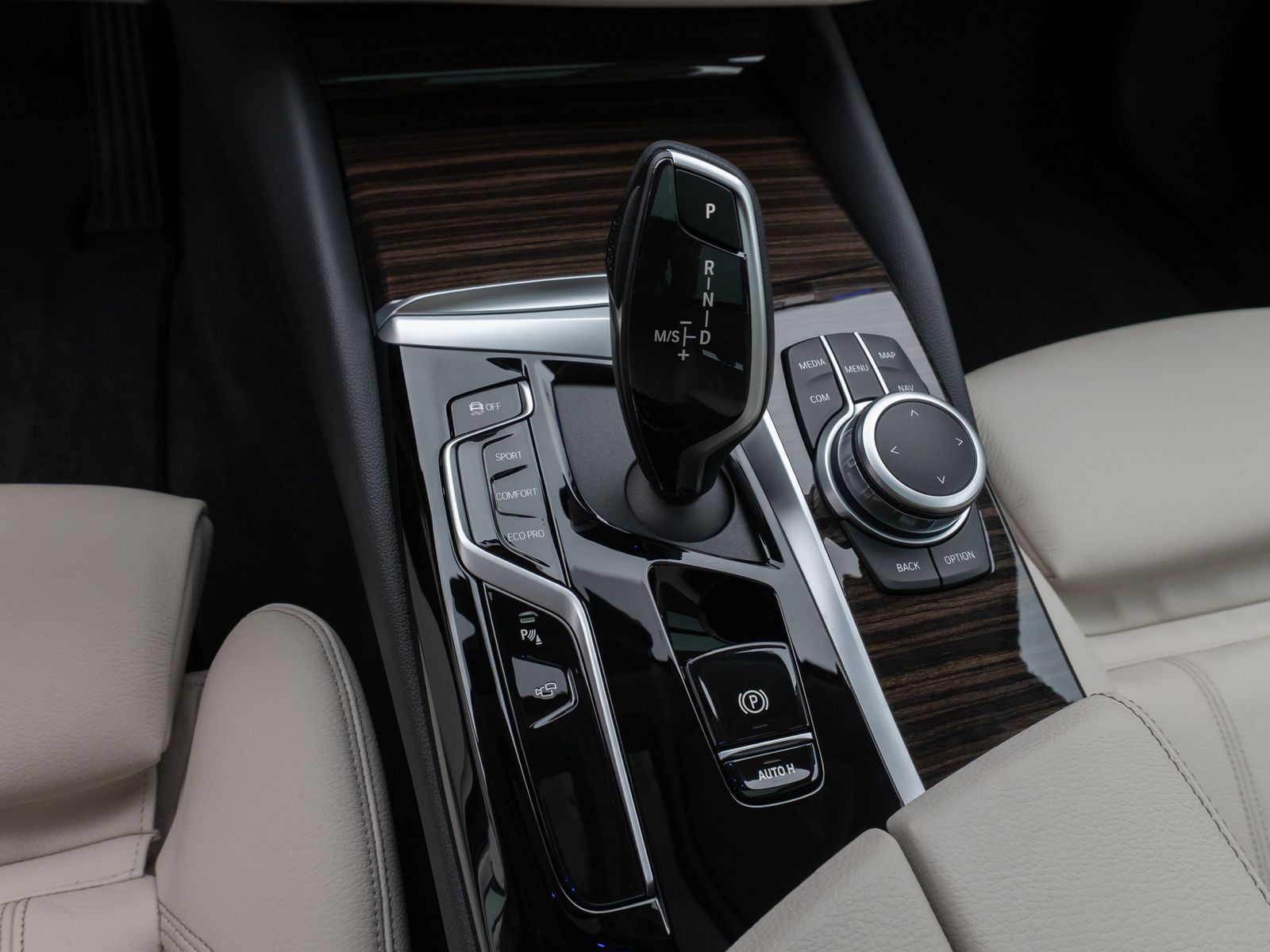 Fahrzeugabbildung BMW 540i xD Panorama 360°DAB Fernlichtassist Sport