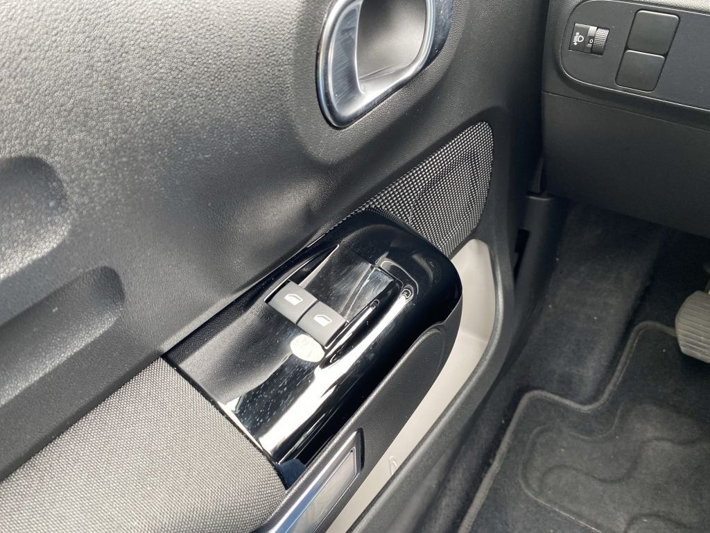 Fahrzeugabbildung Citroën C3 Pure Tech 110 S&S MAX *Navi*Rückf.k.*