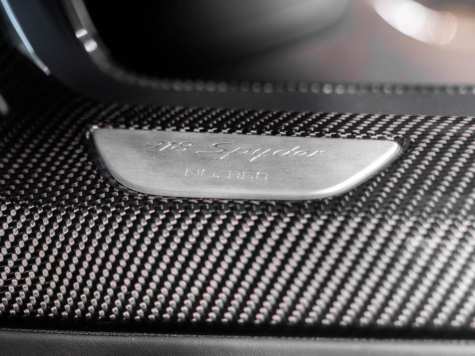 Porsche 918 Spyder LIQUID  METAL SILBER 1. Hand 16