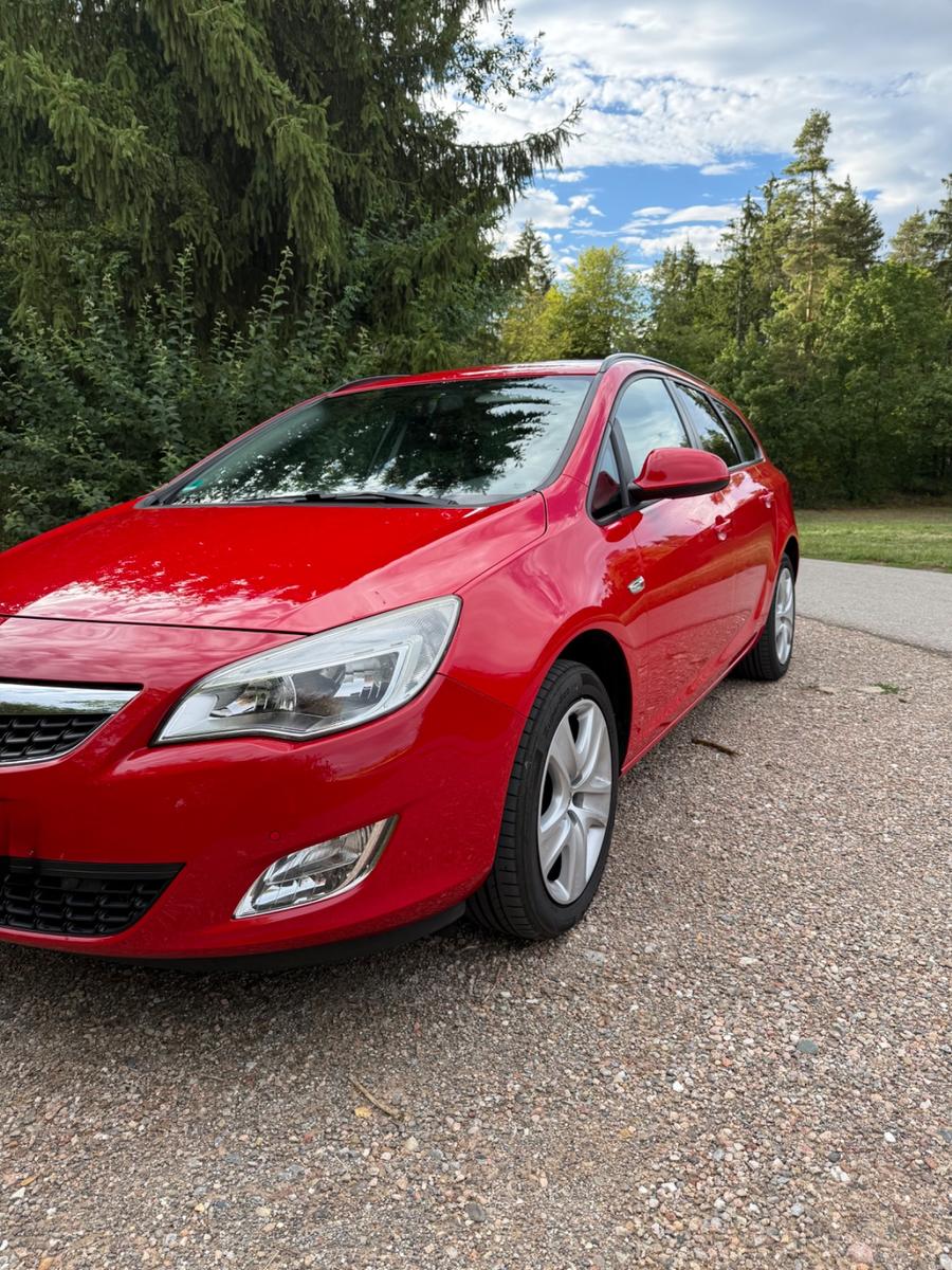 Opel Astra 2011 — photo 8