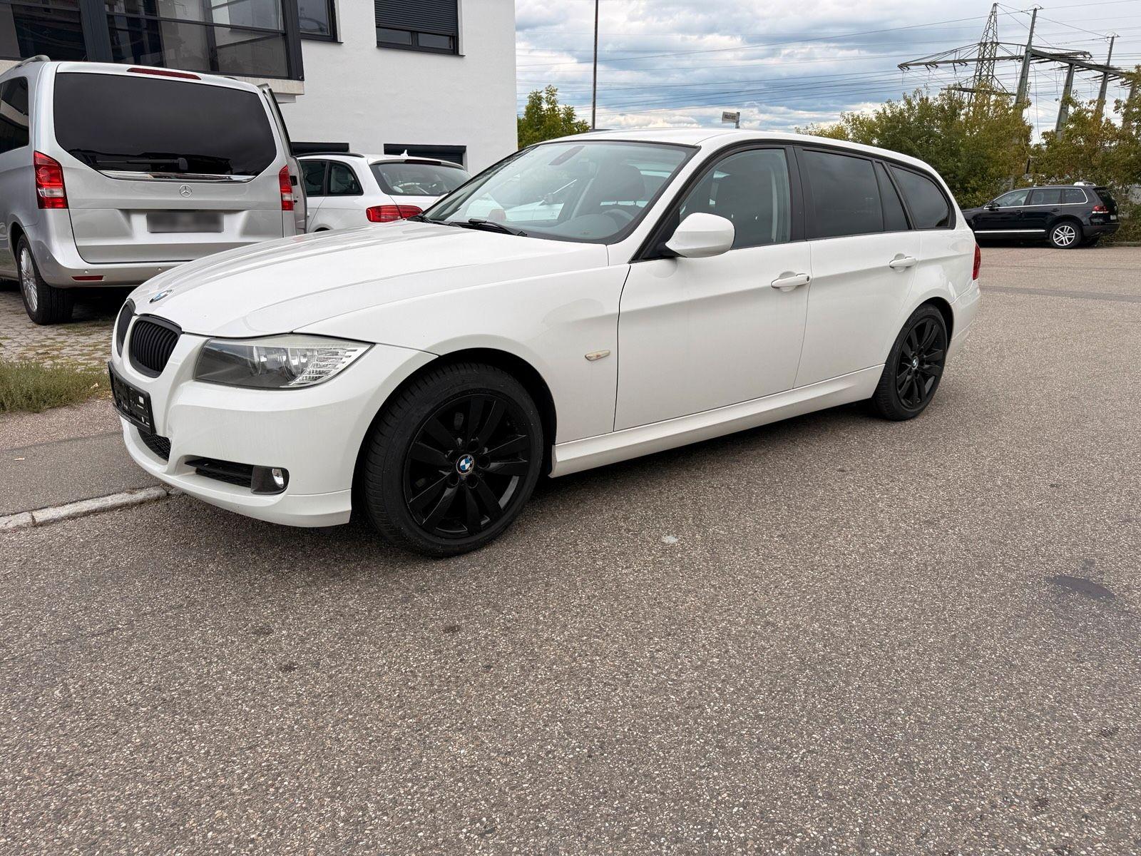 BMW 320 2011 — rear view