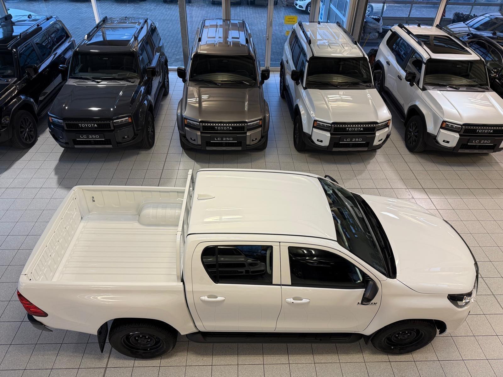 Toyota HILUX 2.8 DOUBLE CAB - KAMERA-SMART KEY-SITZH.