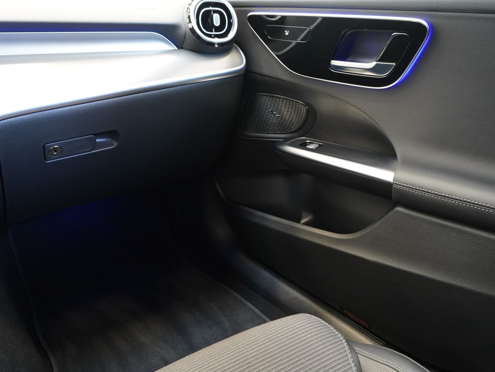 Fahrzeugabbildung Mercedes-Benz C 200 T d 2x Avantgarde LED/NAVI/MBUX/KAMERA
