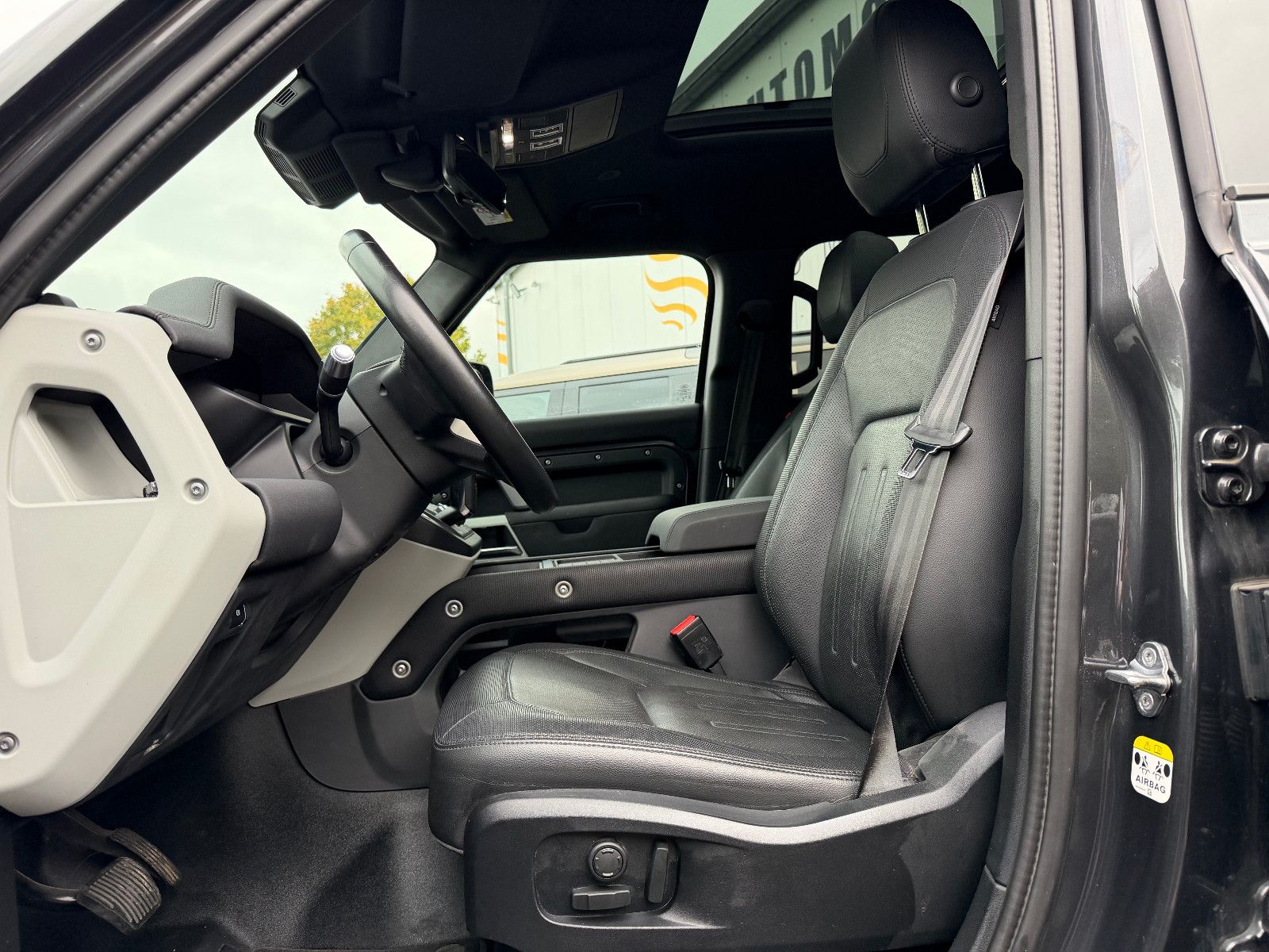 Fahrzeugabbildung Land Rover Defender 110 X-Dynamic SE/PANO/360''KAM/MEREDIAN