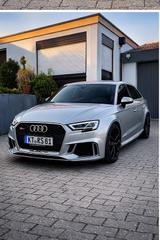 Audi RS3 2.5 TFSI S tronic quattro Sportback - - silberne Audi RS3