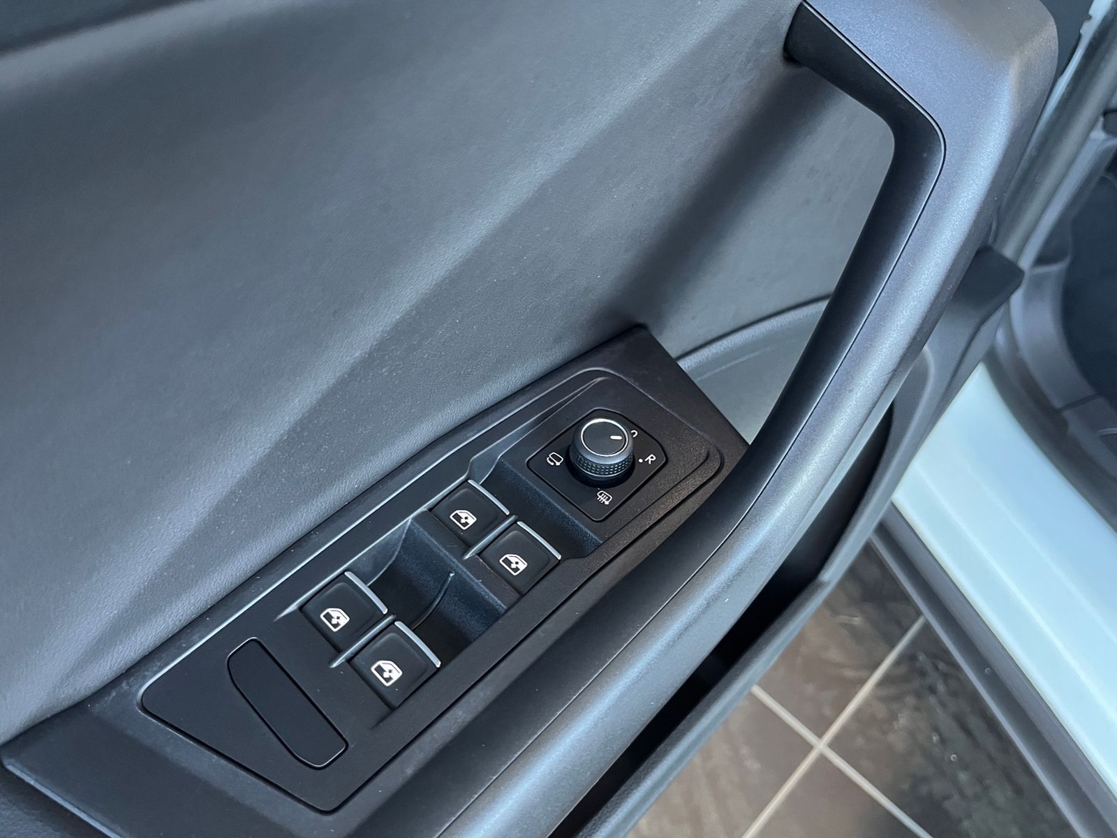Fahrzeugabbildung Volkswagen T-Roc Cabriolet  R-Line Black ACC LED NAV RFK