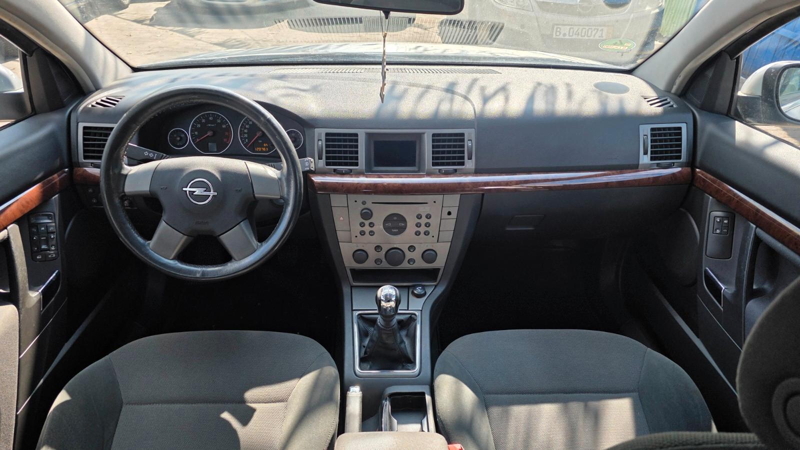 Opel Vectra 2004 — photo 7