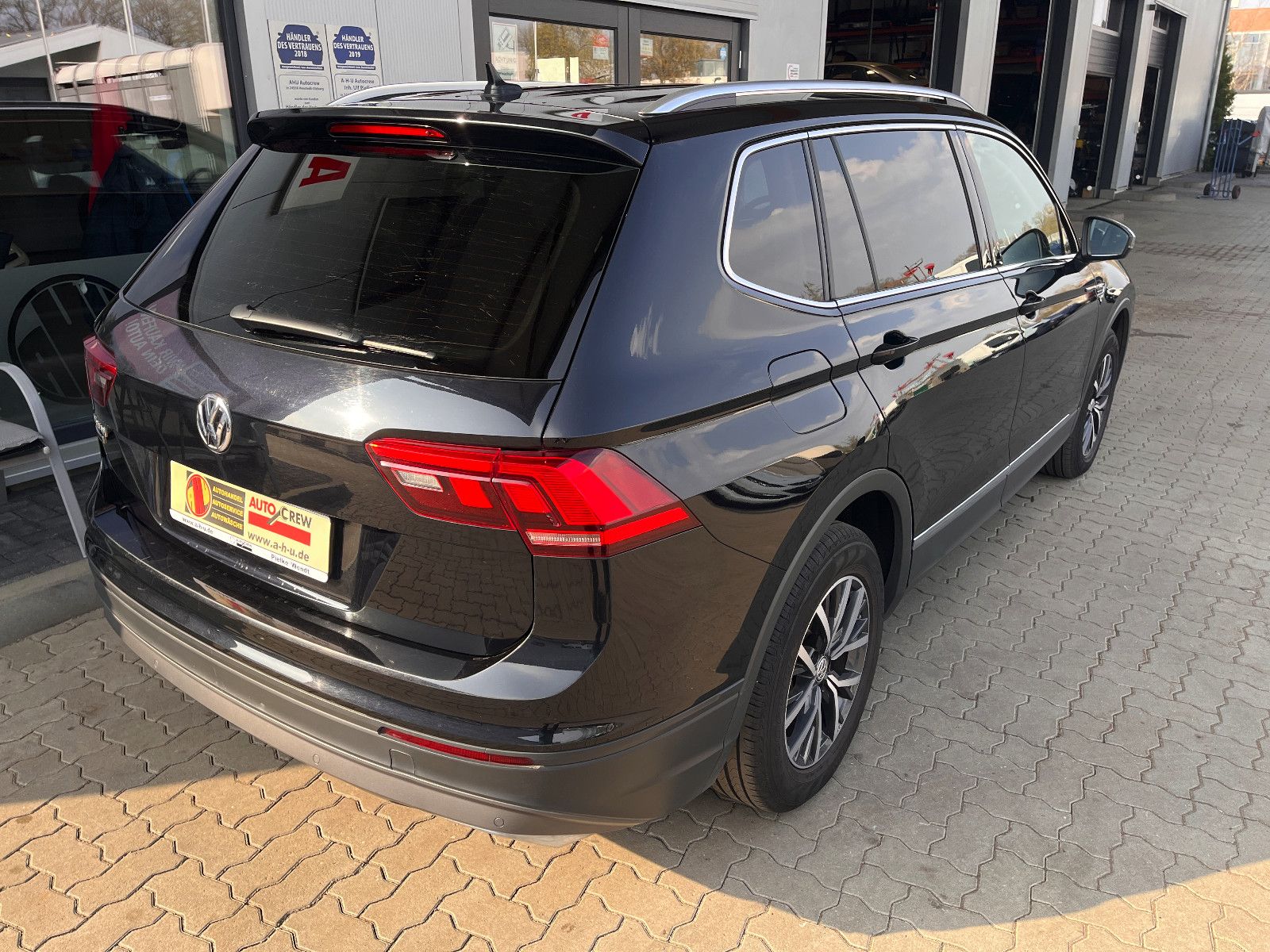Fahrzeugabbildung Volkswagen Tiguan Allspace Comfortline 2.0 TDI DSG 7-Sitzer