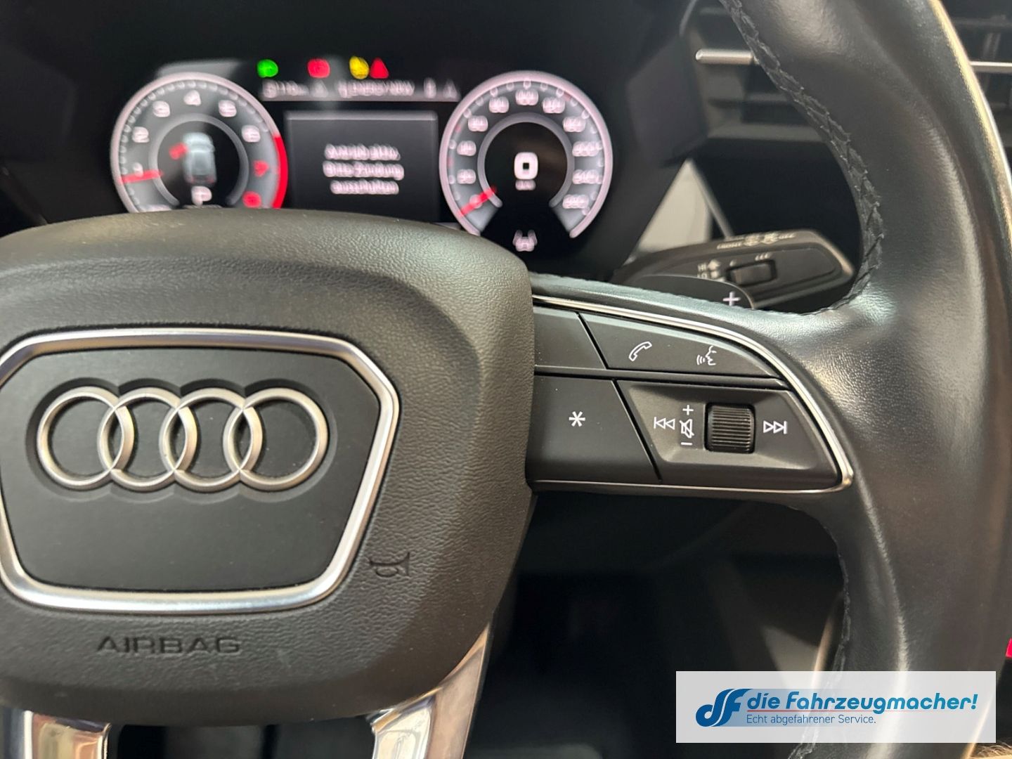 Fahrzeugabbildung Audi A3 Sportback 40 TFSI quattro S line El. Panodach