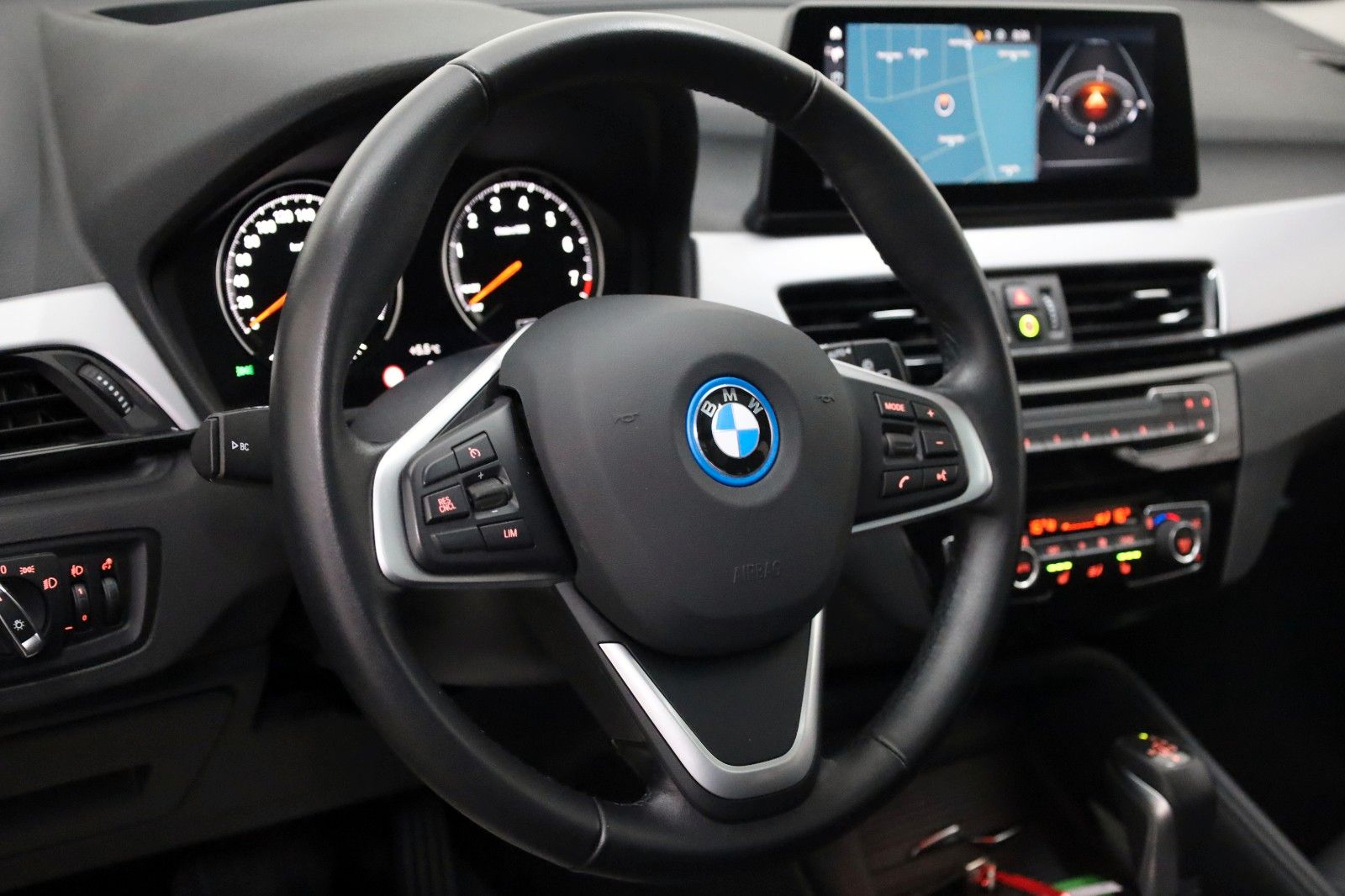 Fahrzeugabbildung BMW X1 xDrive 25e Advantage,Leder,Navi,Panorama,HUD