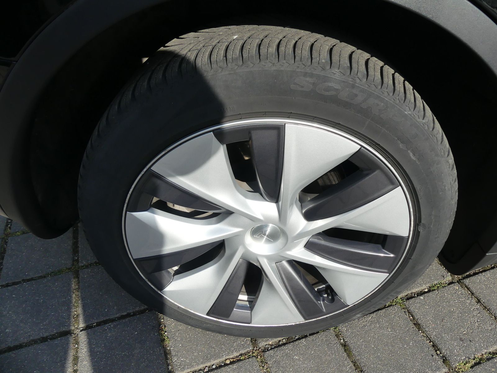 Tesla Model Y Long Range Dual AWD 378KW PANO LED KAM foto 13