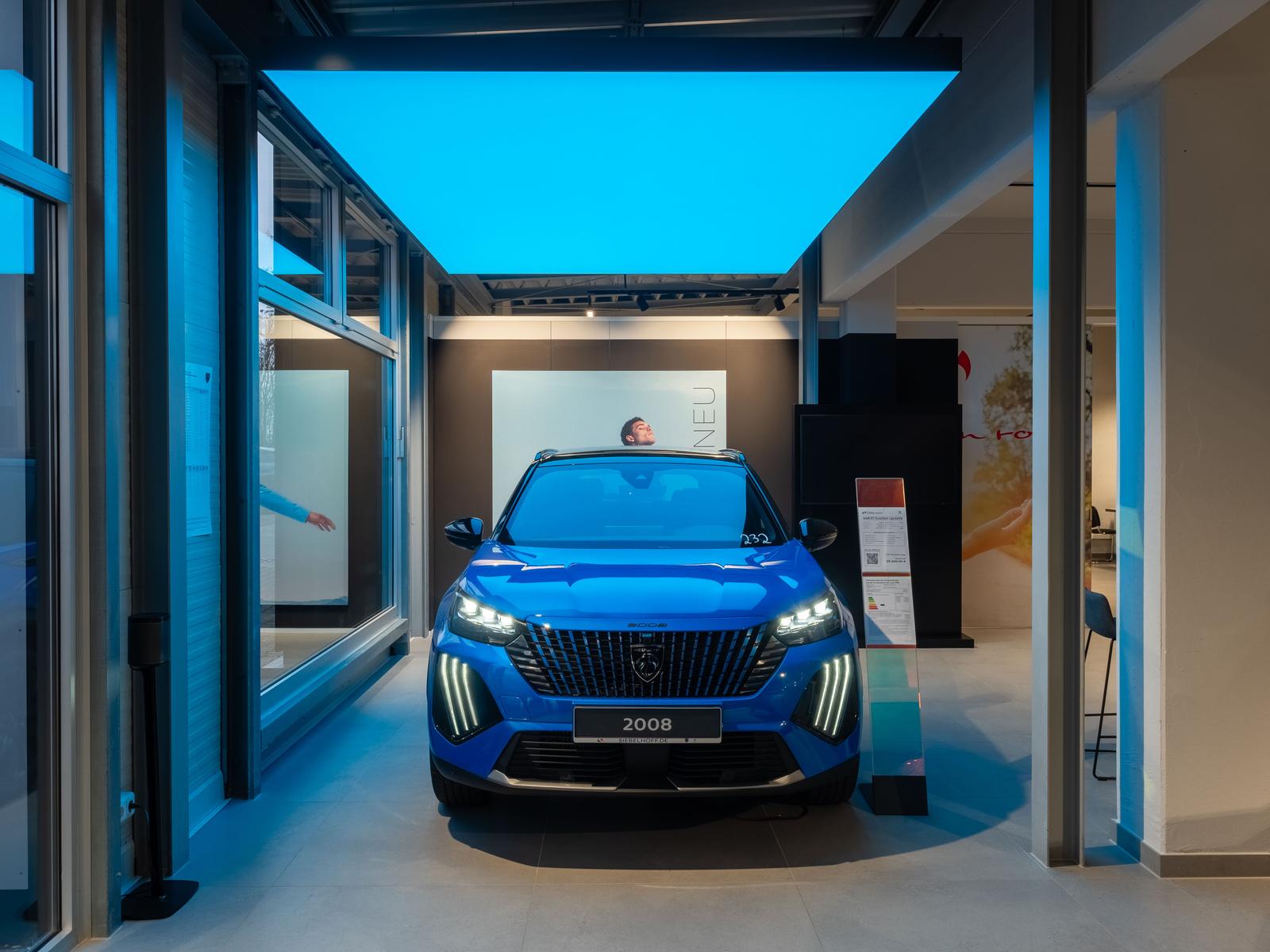 showroom-image-top