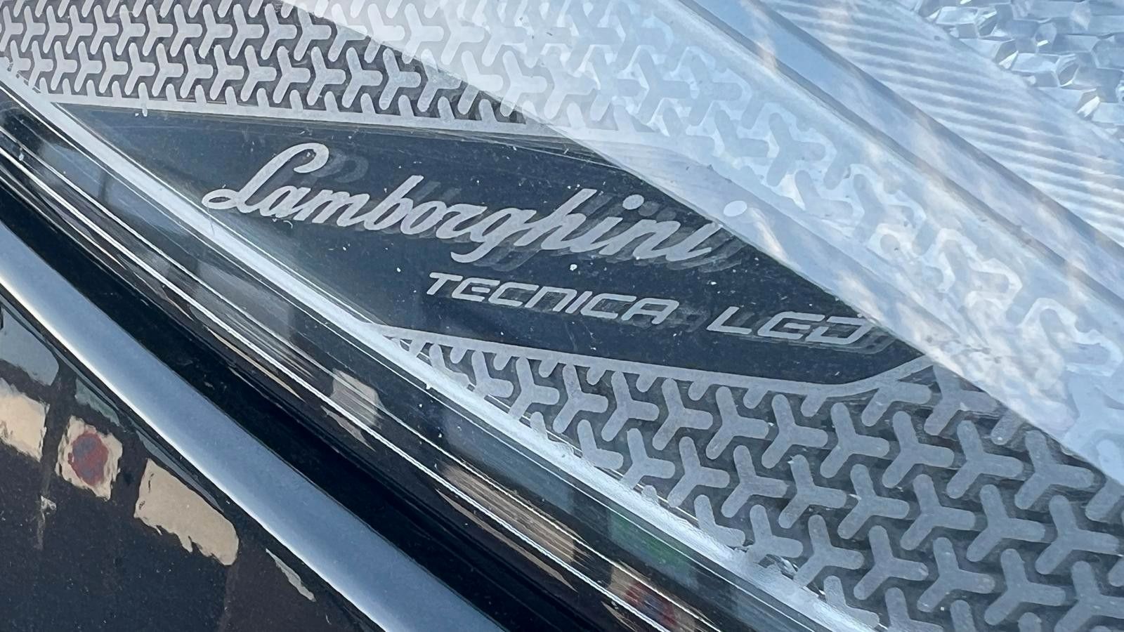 Fahrzeugabbildung Lamborghini Urus LP650 *PANO*Carbon*HeUp*22**Mietkauf*