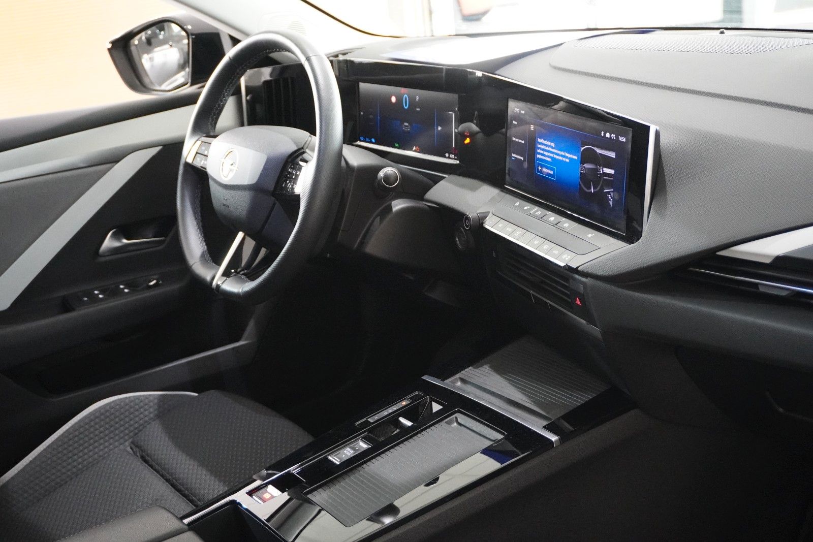 Fahrzeugabbildung Opel Astra L Lim. 1.6 HYBRID EDITION NAVI/KAMERA/AHK