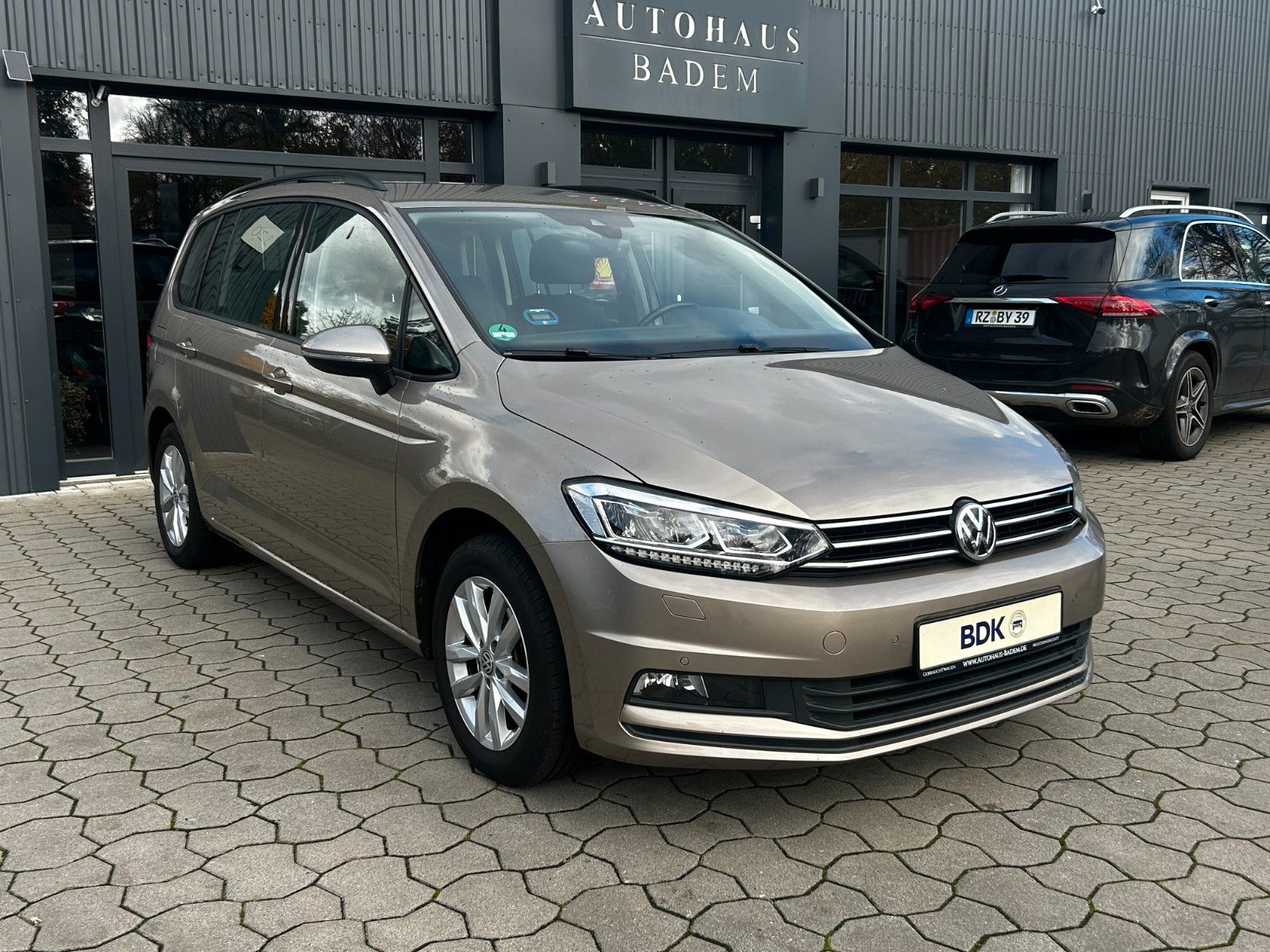 Volkswagen Touran - 1