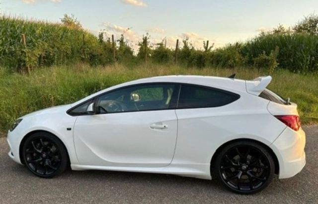 Opel Astra J GTC OPC