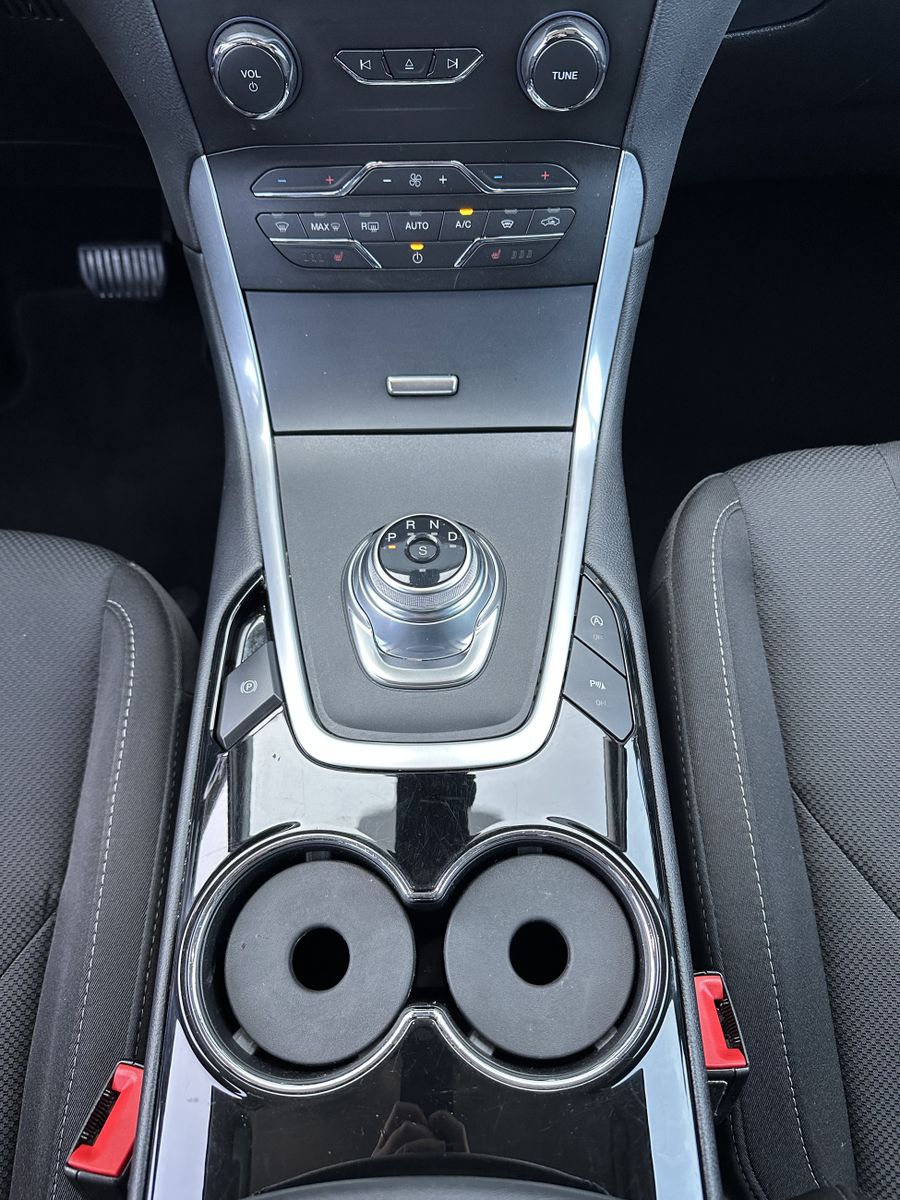 Fahrzeugabbildung Ford S-MAX 2.0 EB Aut. Titanium 7-Sitzer NAV+LED+AHK