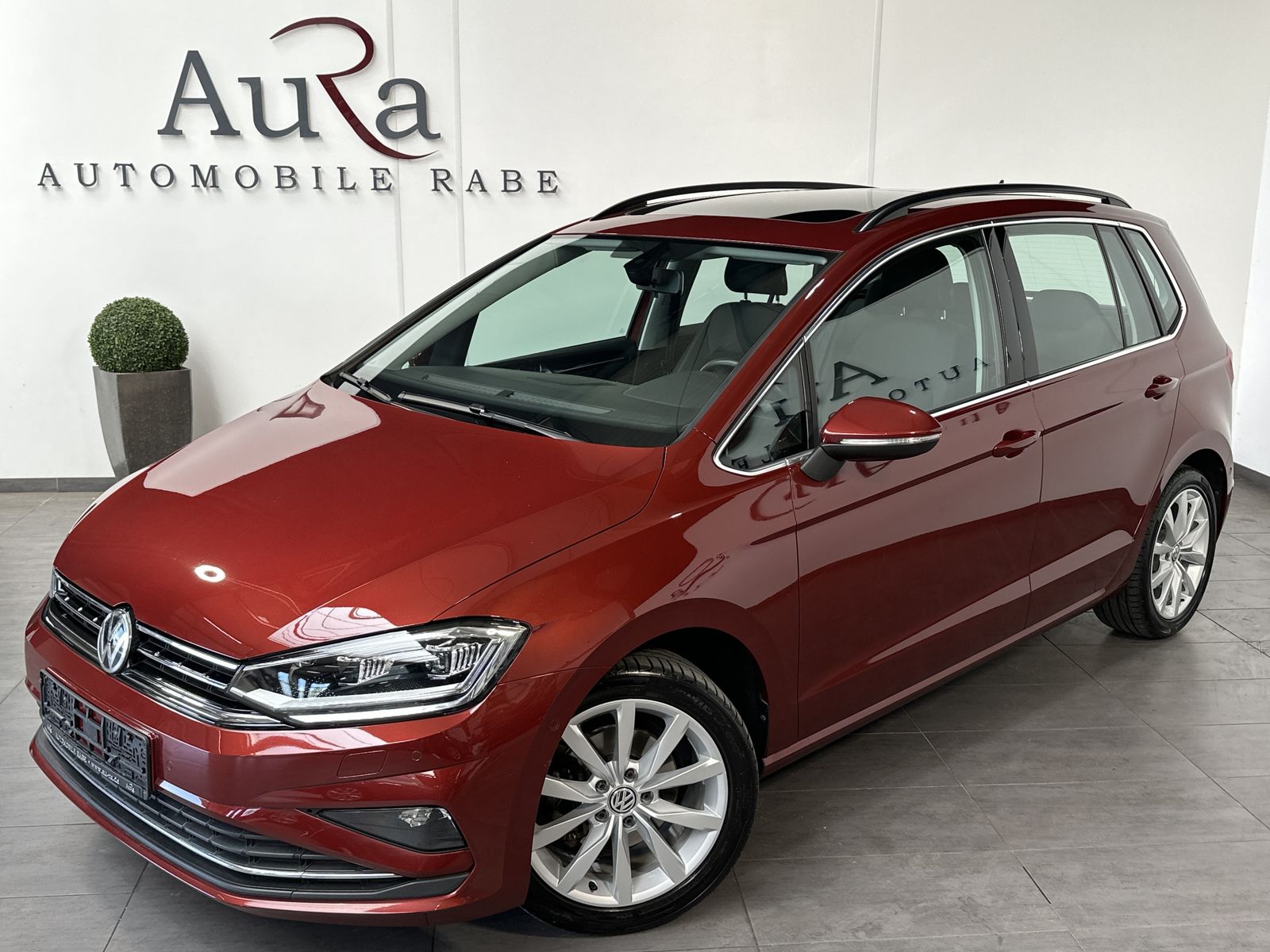 Fahrzeugabbildung Volkswagen Golf Sportsvan 1.5 TSI Highline NAV+LED+ACC+PANO