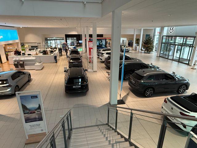 showroom-image-bottom