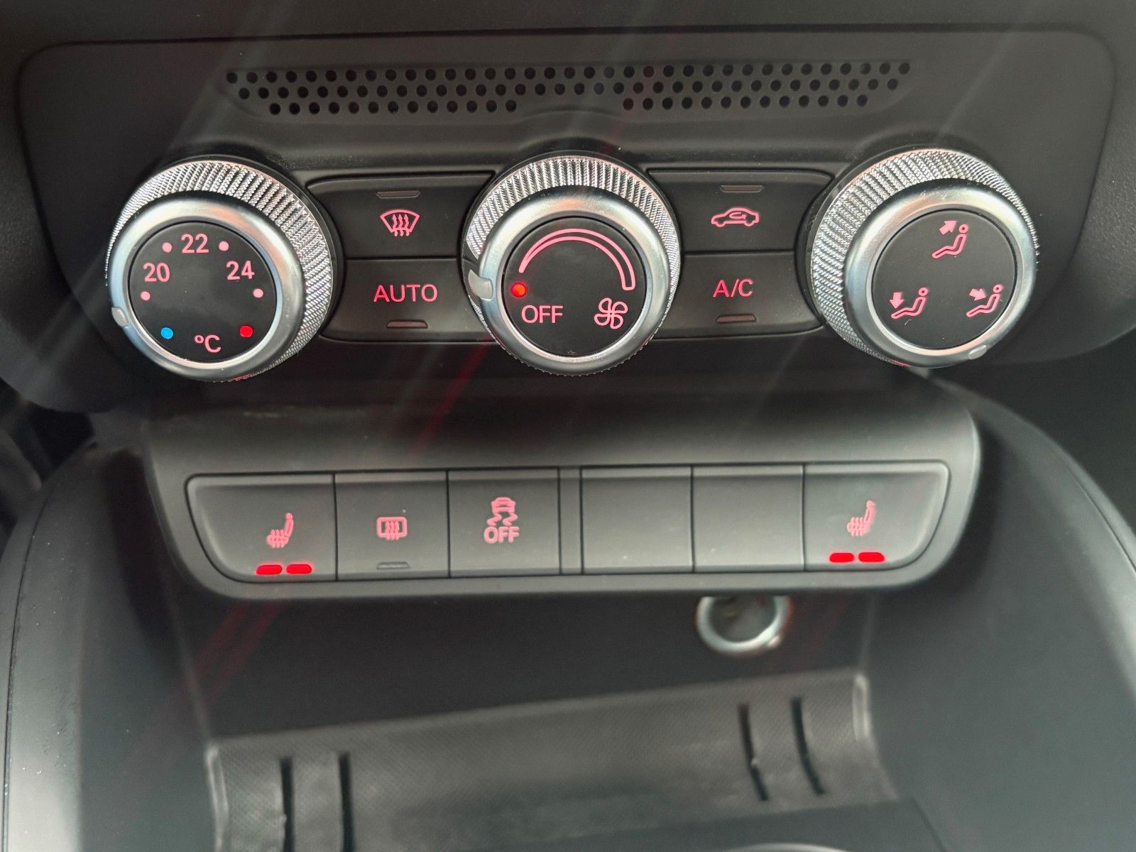 Fahrzeugabbildung Audi A1 1.4 TSI SPBK S LINE edition Navi Xenon SPORTP