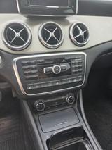 Mercedes-Benz GLA 220 CDI 4MATIC AHK PANO - silberne Mercedes-Benz GLA 220