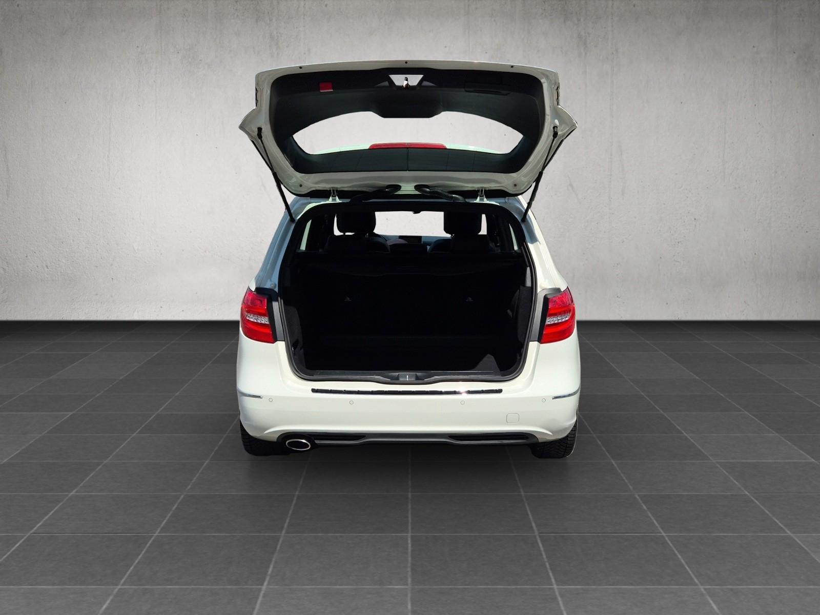 Mercedes-Benz B 180 Urban/Panorama/Amg 18"/Xenon/Navi