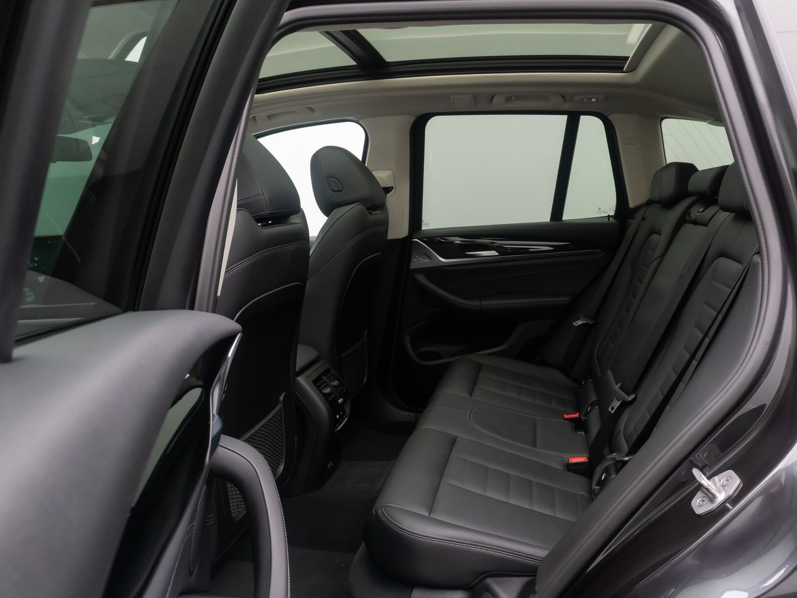 Fahrzeugabbildung BMW X3 xD30e Panorama 360&deg;HUD DAB HiFi AHK Komfort