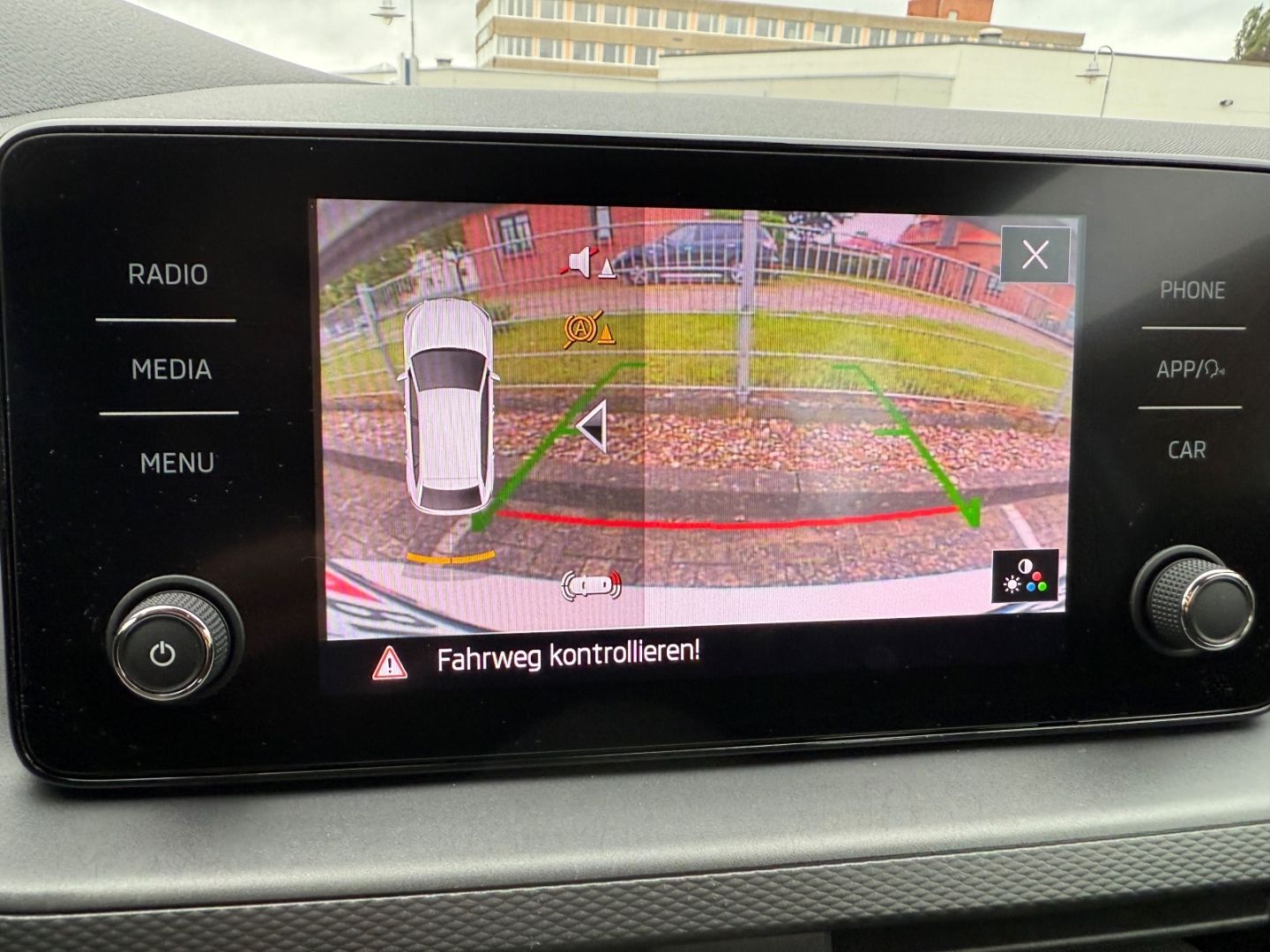 SKODA Scala 1.5 TSI EU6d DSG CarPlay SHZ RFK Alu LED - Image 24