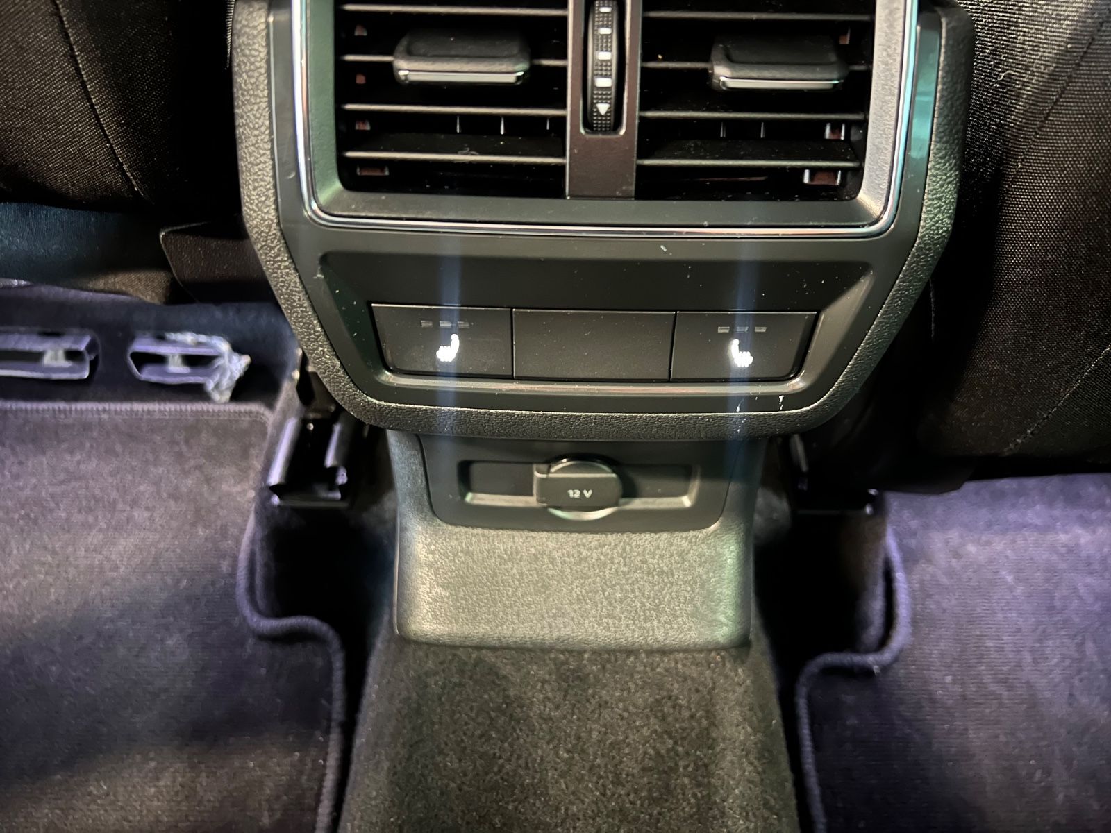 Fahrzeugabbildung SKODA Karoq Clever *4x SITZHEIZUNG*BEHEIZBARES LENKRAD