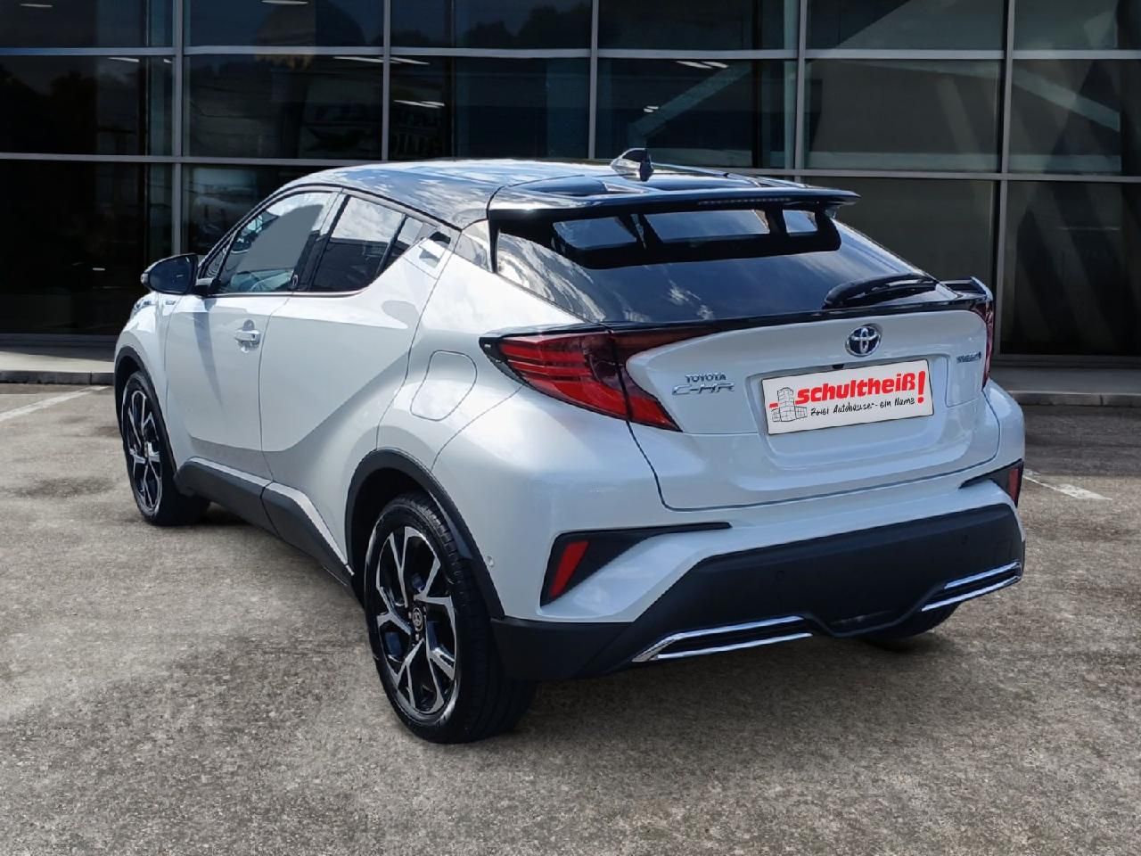 Fahrzeugabbildung Toyota C-HR Hybrid Team D