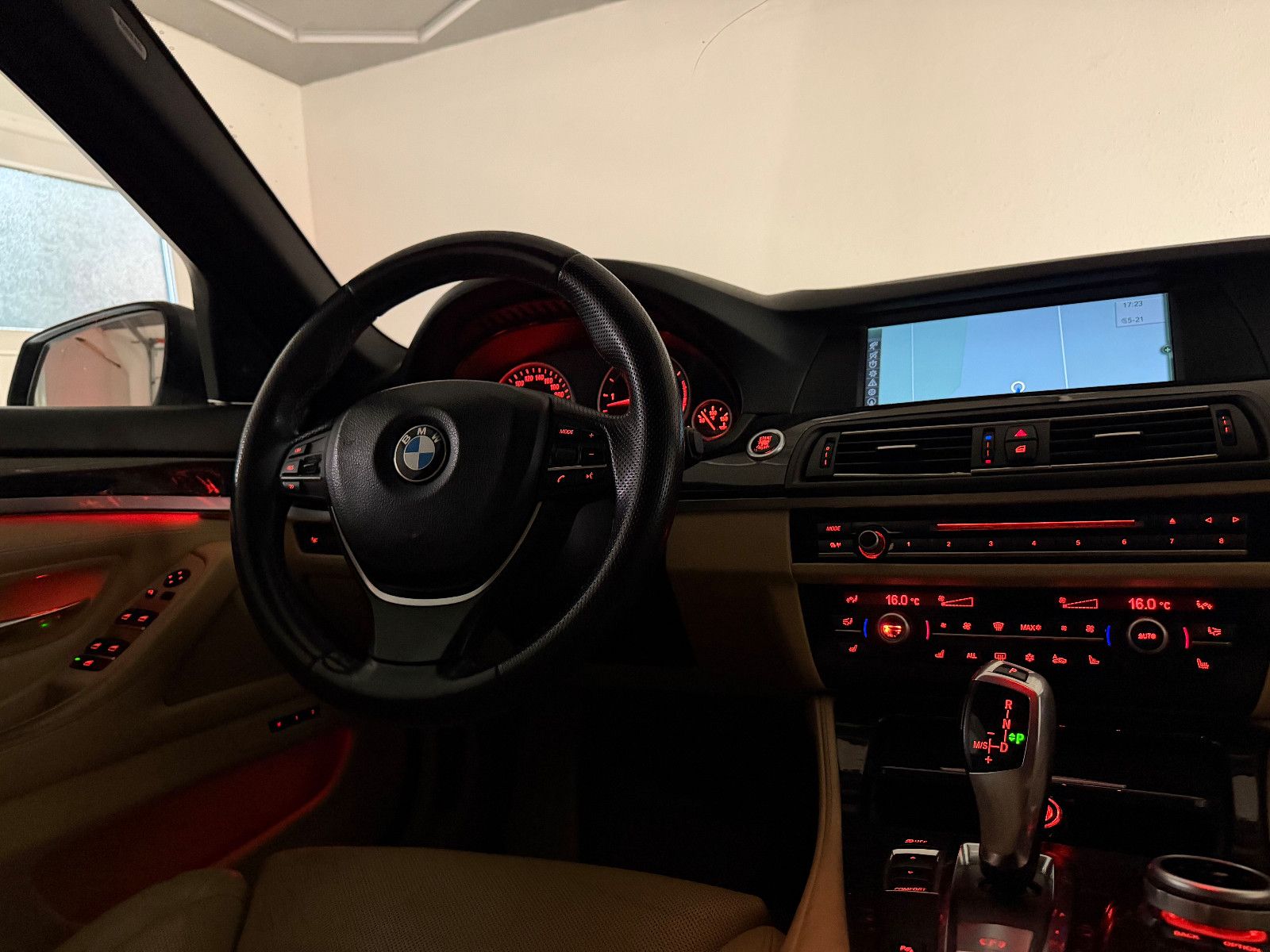 Fahrzeugabbildung BMW 530d Lim. Aut./eGSD/MEMORY/NAVI Prof/HuD/SZBLFT