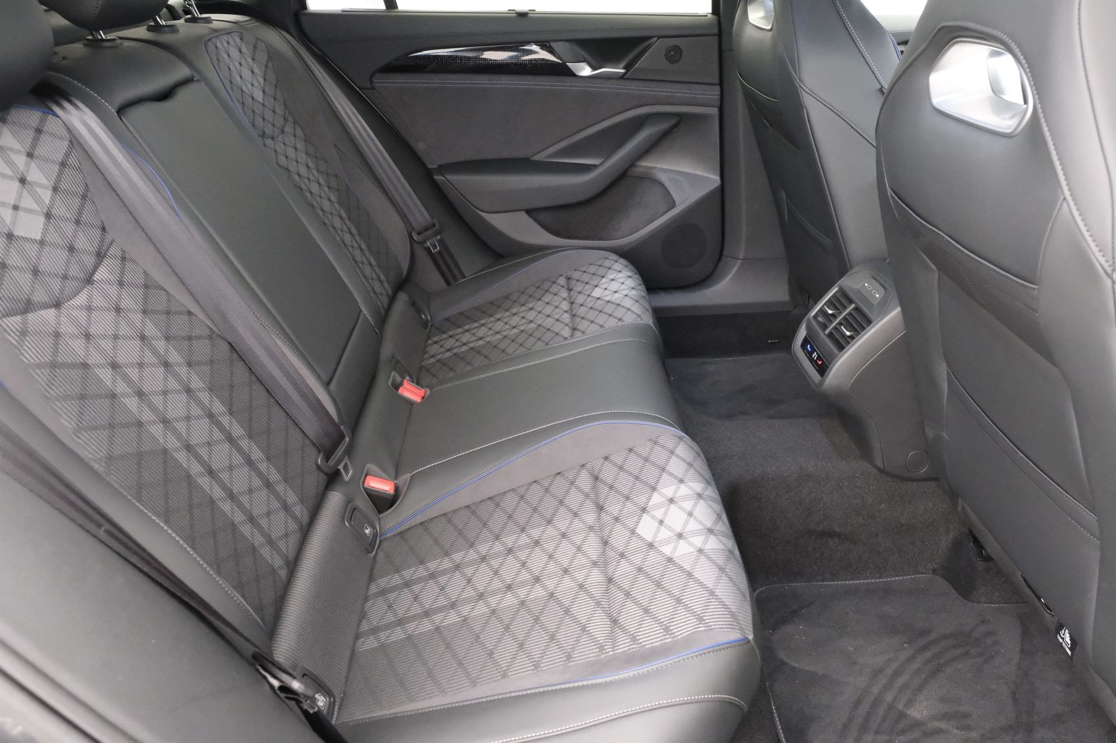 Volkswagen Passat Variant - Bild 12