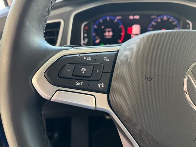 Fahrzeugabbildung Volkswagen T-Roc 1.5 TSI DSG STYLE NAVI AHK SHZ LED