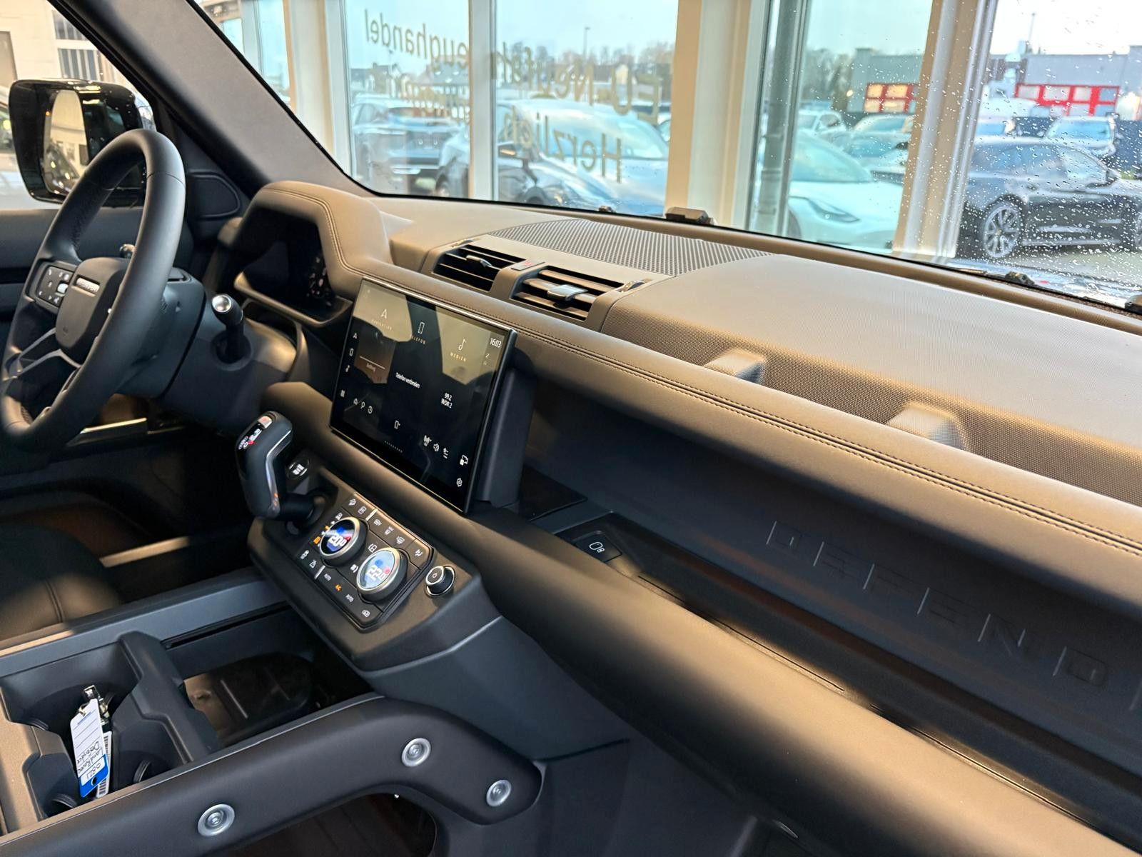 Fahrzeugabbildung Land Rover Defender 110 Hybrid X-Dynamic SE/P 300 E