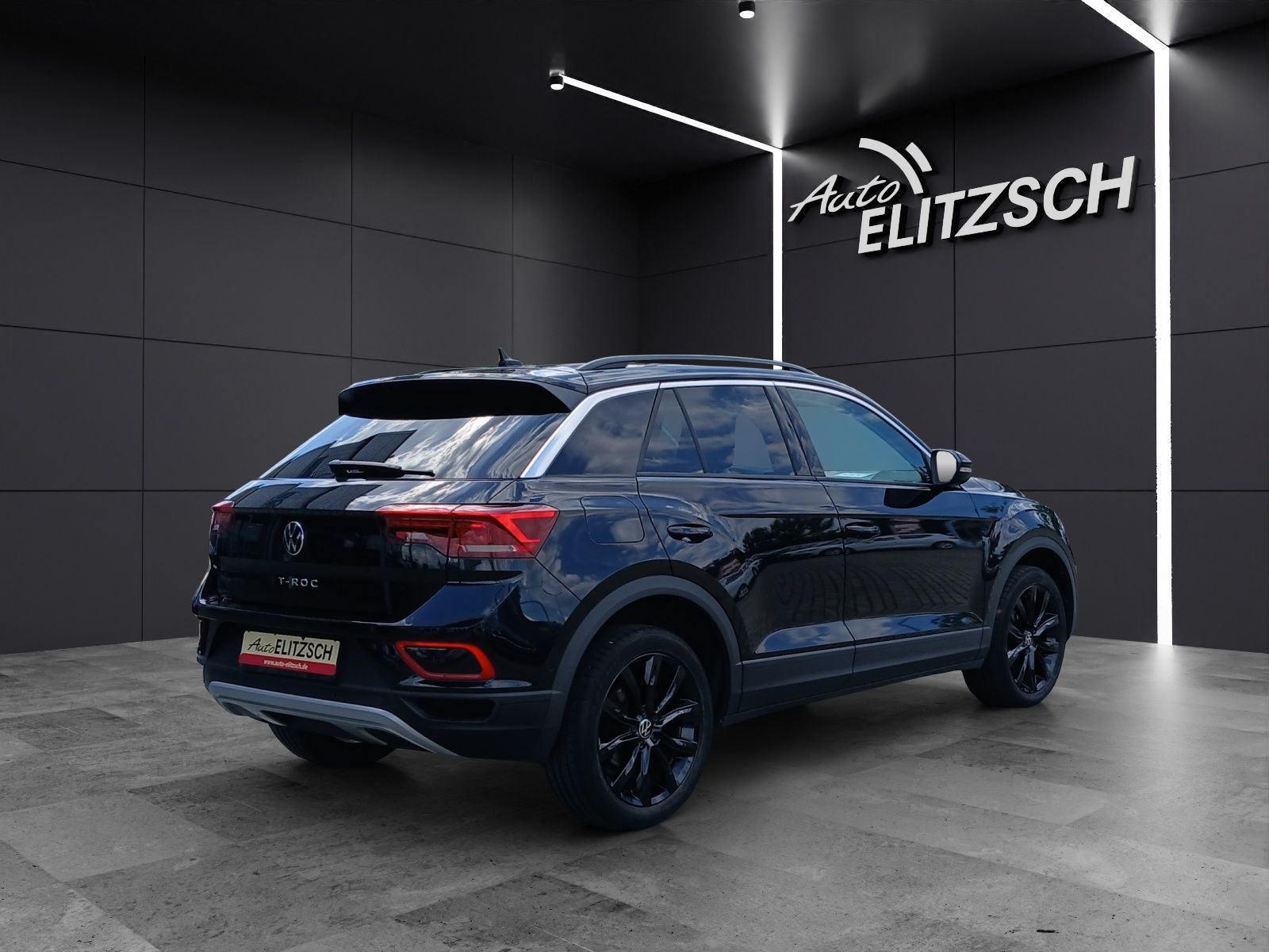 Fahrzeugabbildung Volkswagen T-Roc TSI Life DSG LED AHK Navi AID ACC RFK SH 1
