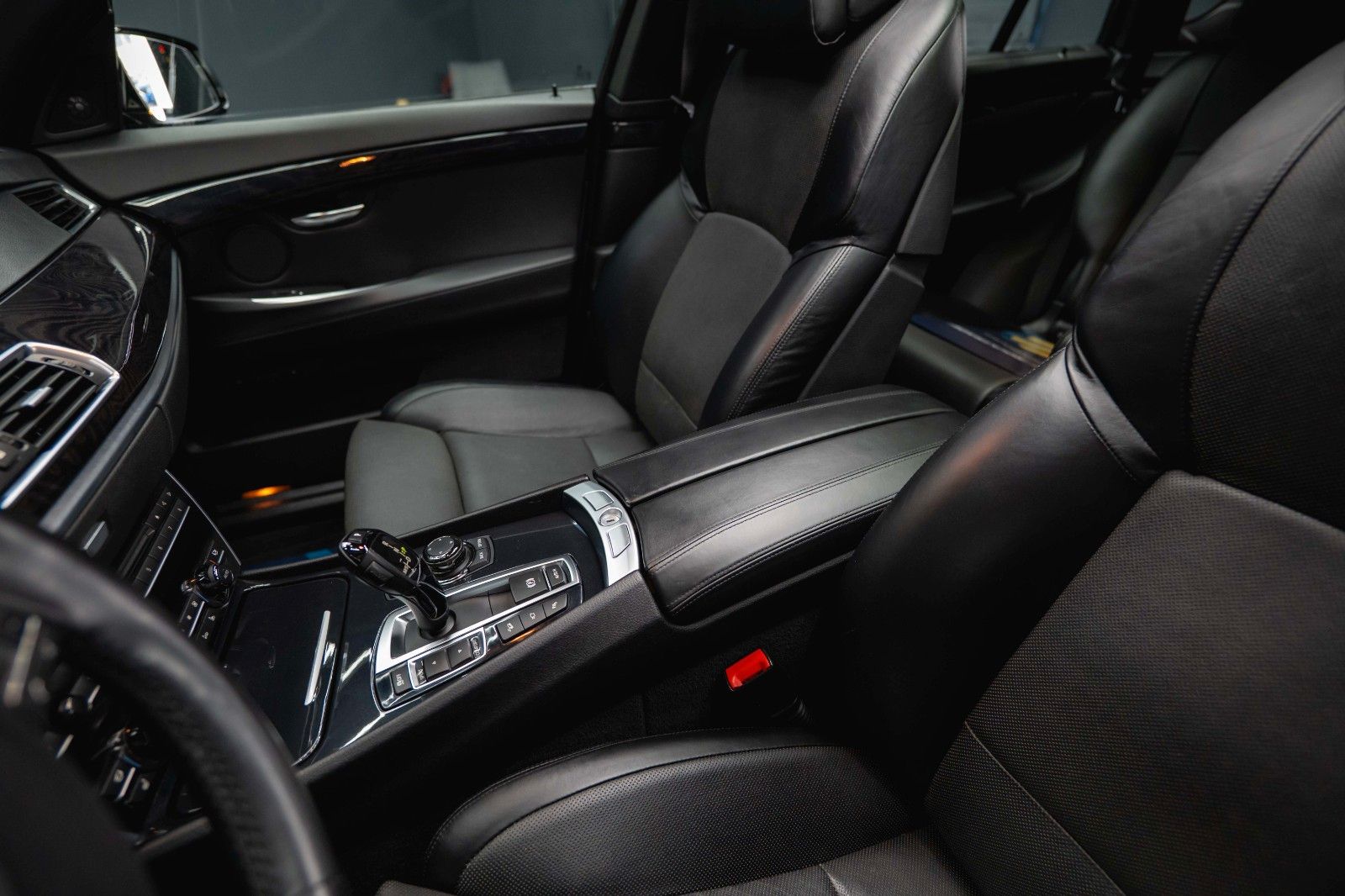 Fahrzeugabbildung BMW 550i xDrive Gran Turismo M-Sport *Pano*ACC*HU*