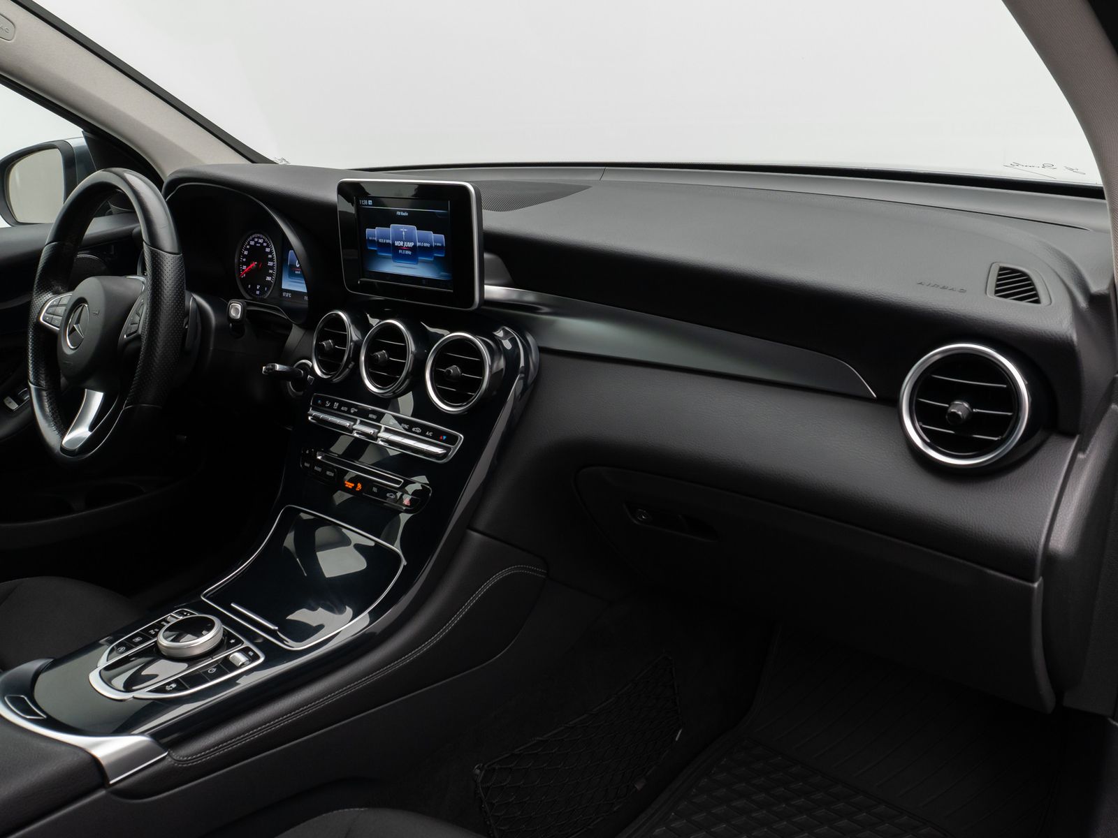 Fahrzeugabbildung Mercedes-Benz GLC 250 4Matic Kamera AHK Navi Sitzhzg