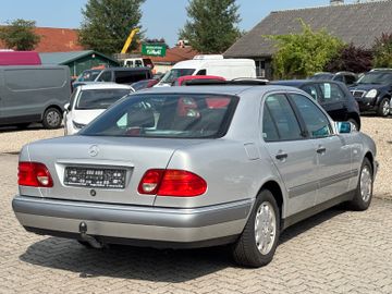 Mercedes E 230 - 4