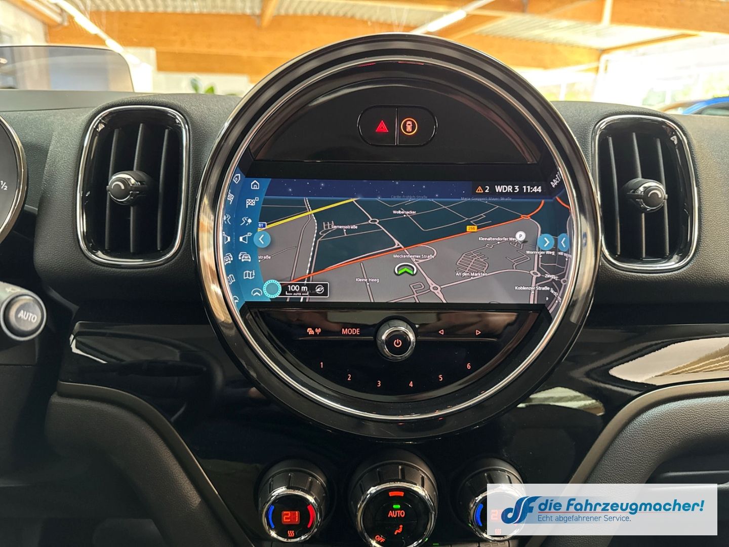 Fahrzeugabbildung MINI Cooper Countryman One Classic Trim Navi LED Blen