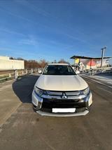Mitsubishi Outlander 4WD 7 Sitzer - Mitsubishi Outlander in Stuttgart