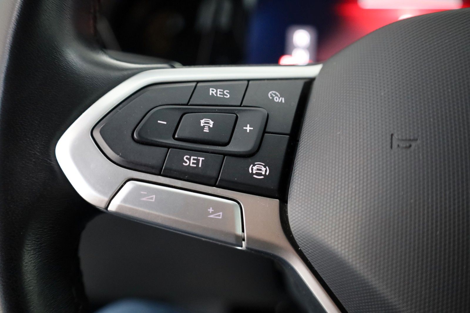 Fahrzeugabbildung Volkswagen Golf VIII Variant LIFE Navi,LED,Kamera,SH,PDC
