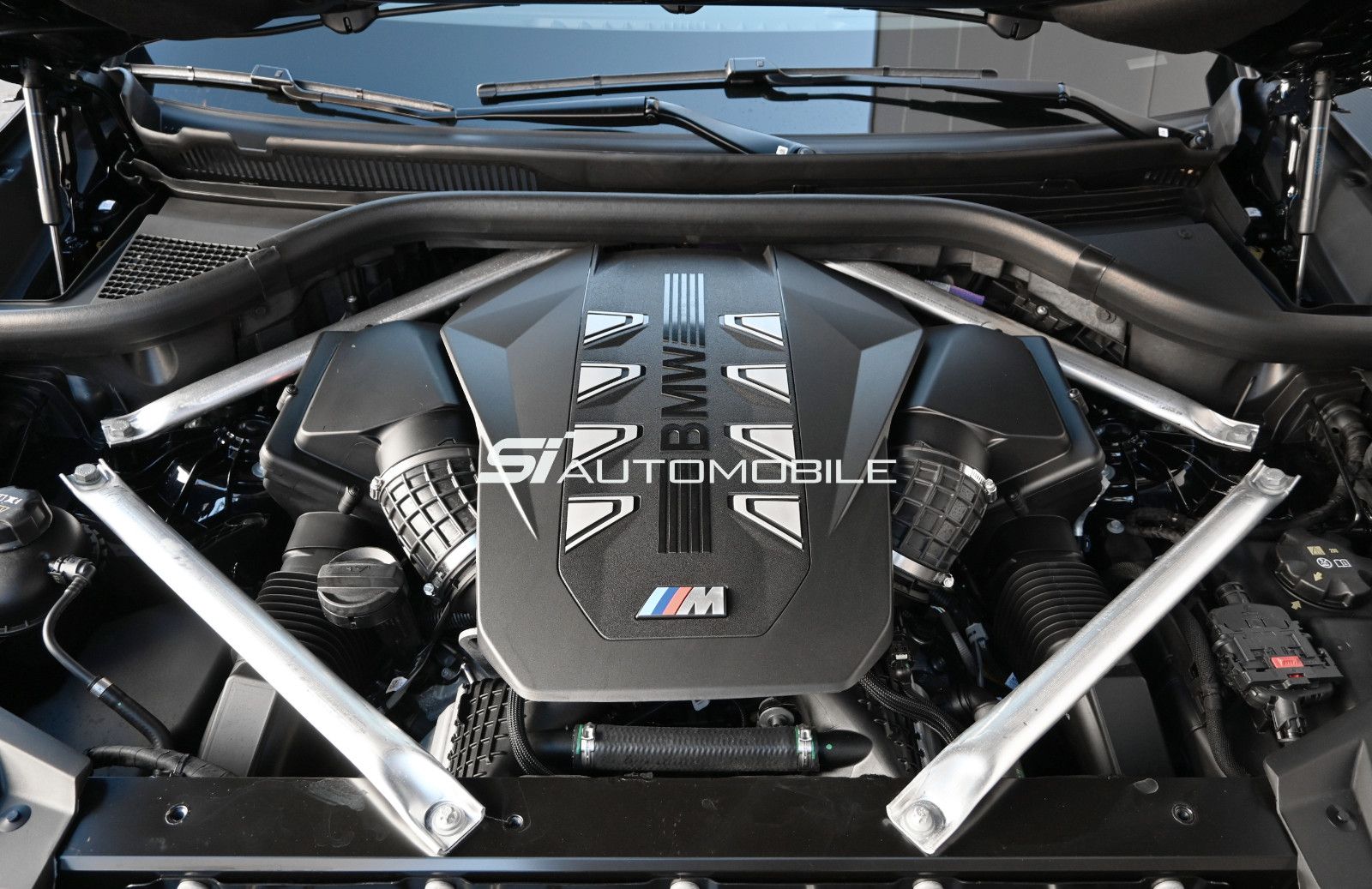 Fahrzeugabbildung BMW X5 M60i xDr. °UVP 155.609€°AHK°B&W°PROF.FAHRW.°