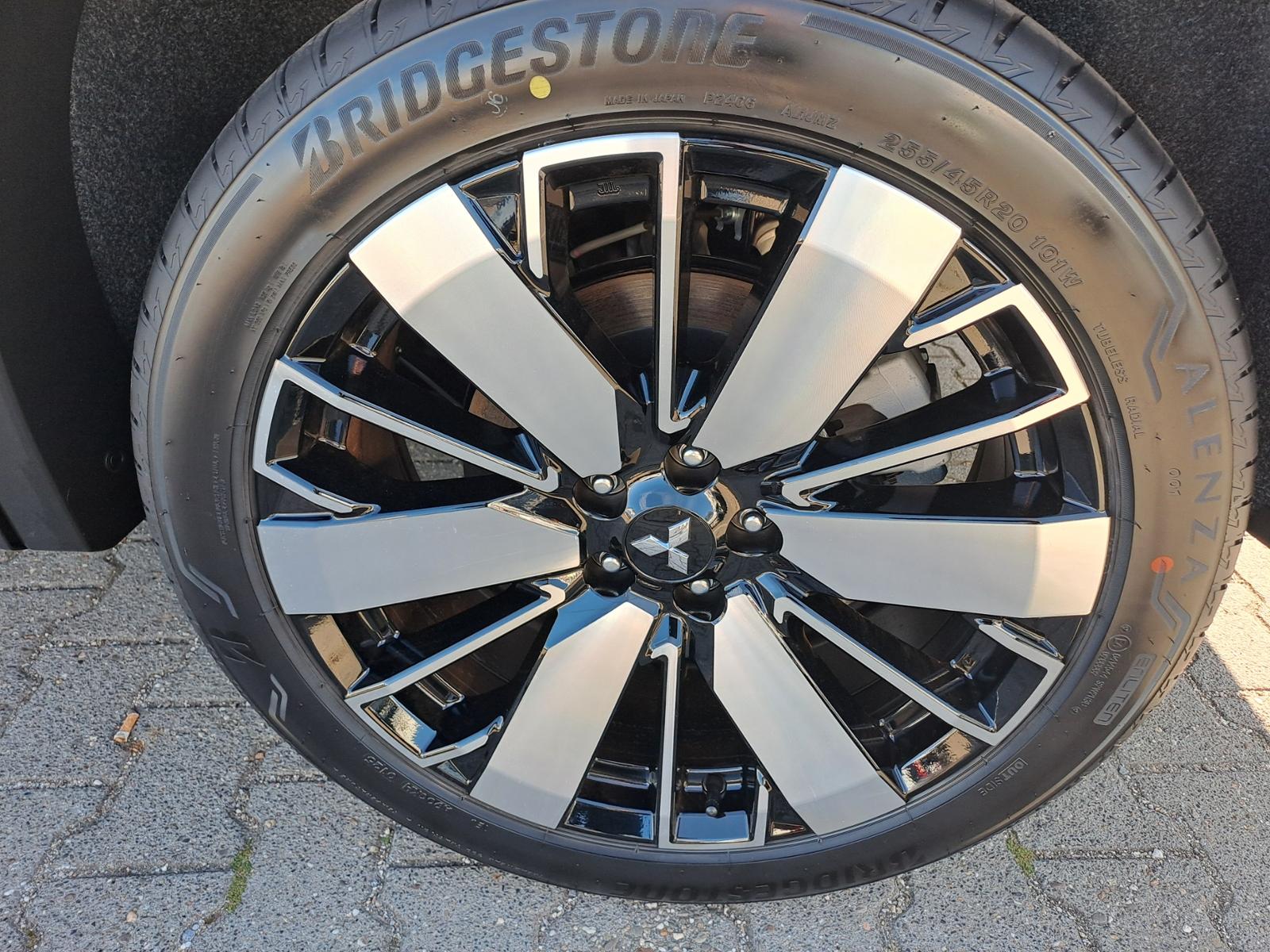 Mitsubishi Outlander Plug-In Hybrid 2.4 4WD Intro Edition