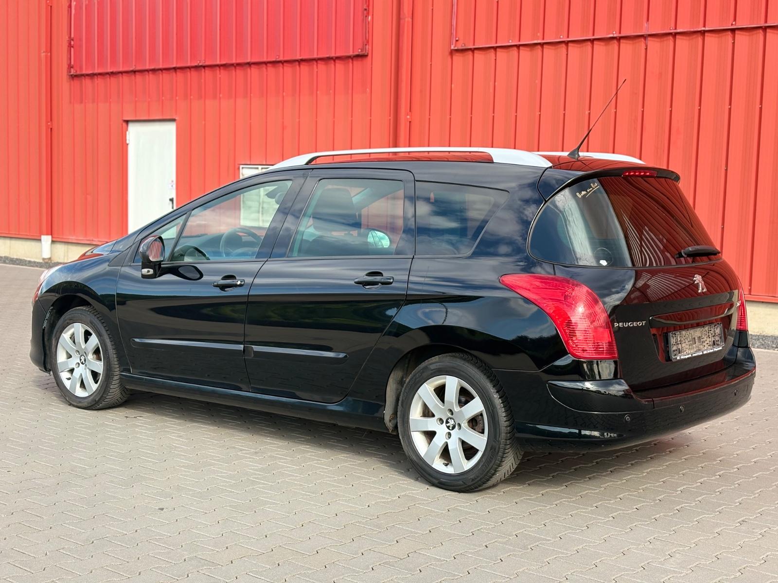 Peugeot 308 2012 — interior